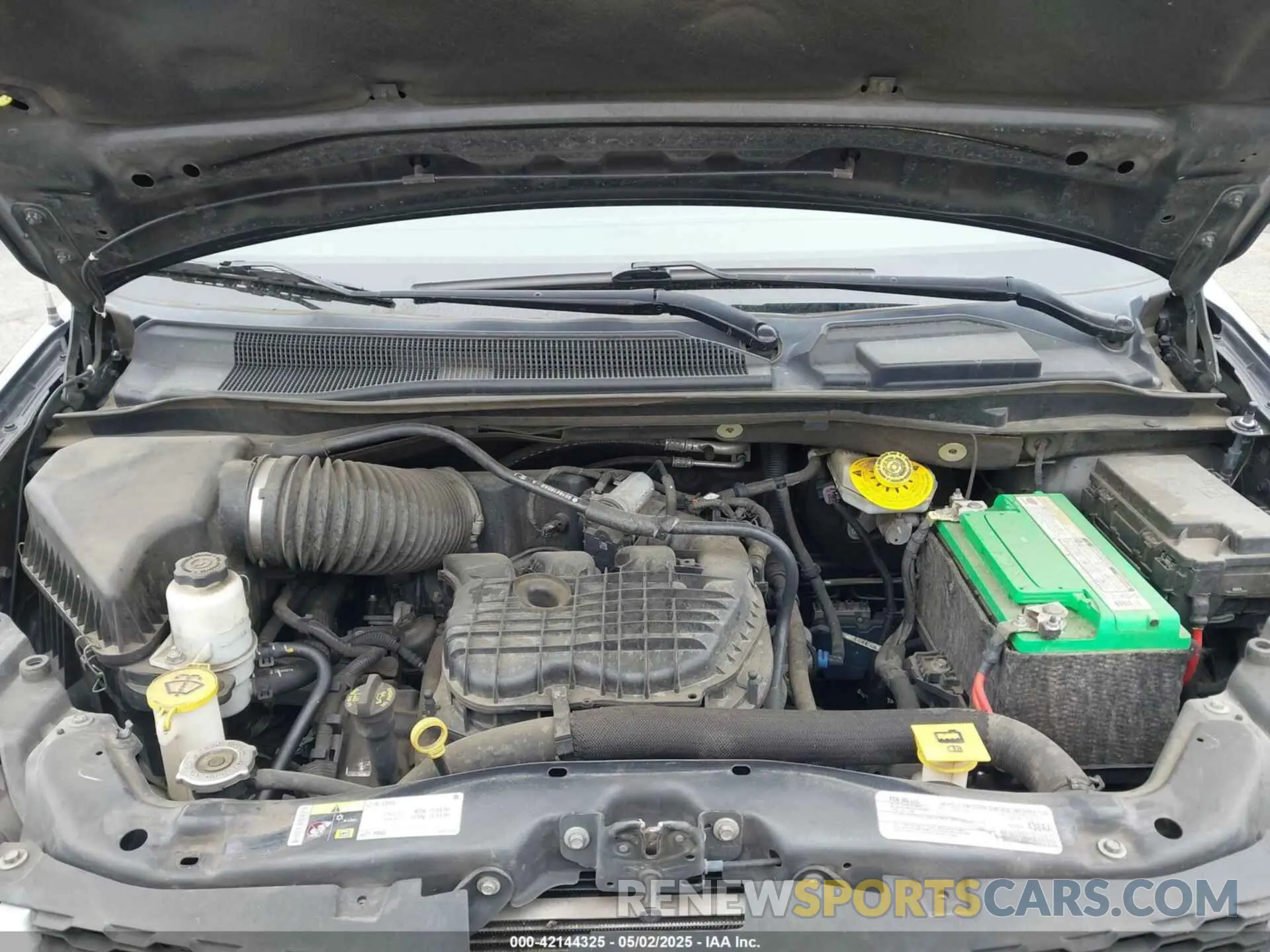 10 Photograph of a damaged car 2C4RDGCG2KR750733 DODGE GRAND CARAVAN 2019