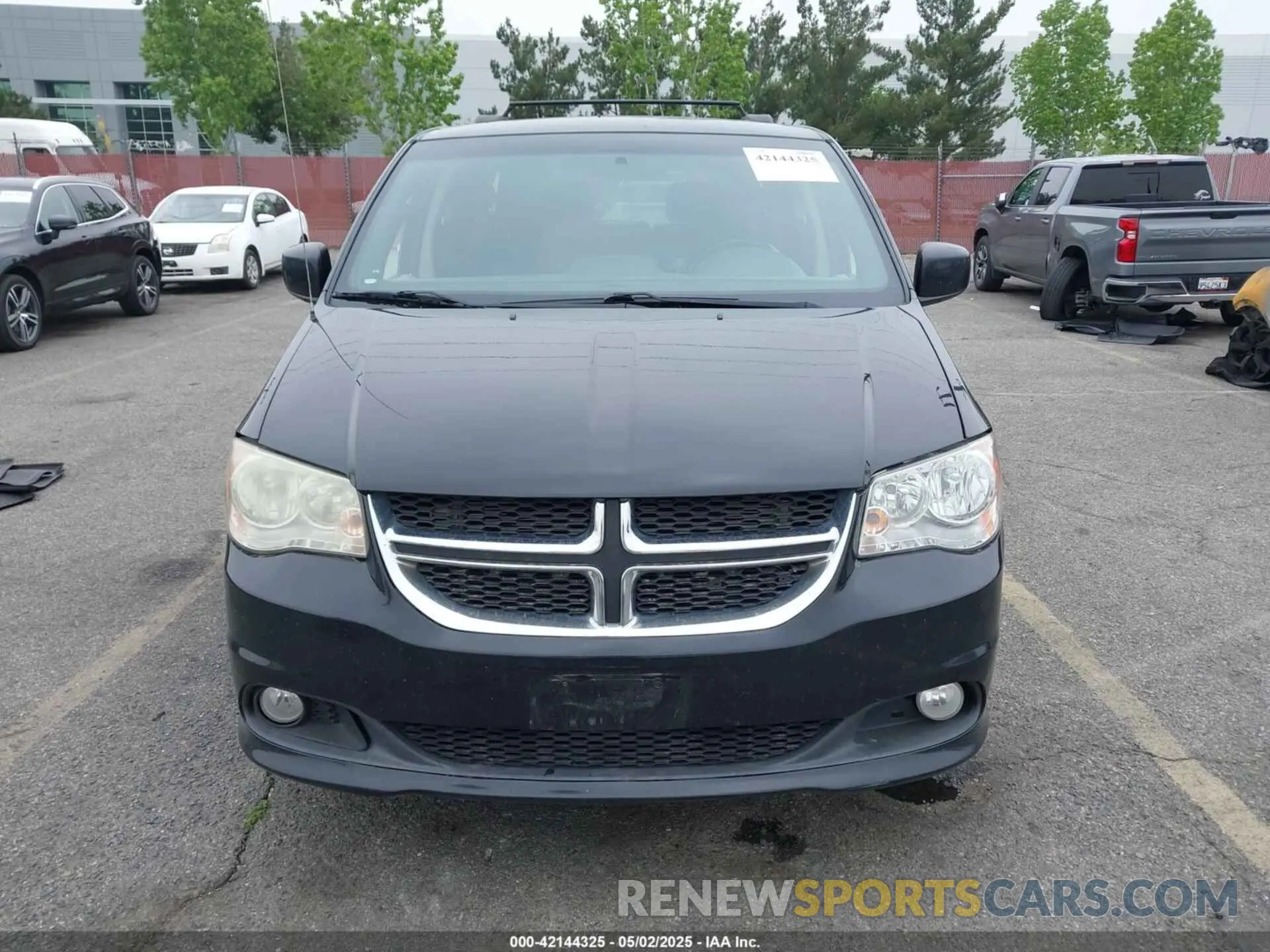 12 Photograph of a damaged car 2C4RDGCG2KR750733 DODGE GRAND CARAVAN 2019