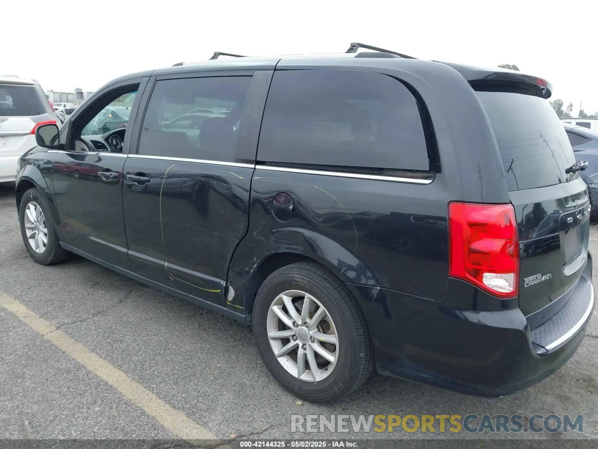 17 Photograph of a damaged car 2C4RDGCG2KR750733 DODGE GRAND CARAVAN 2019