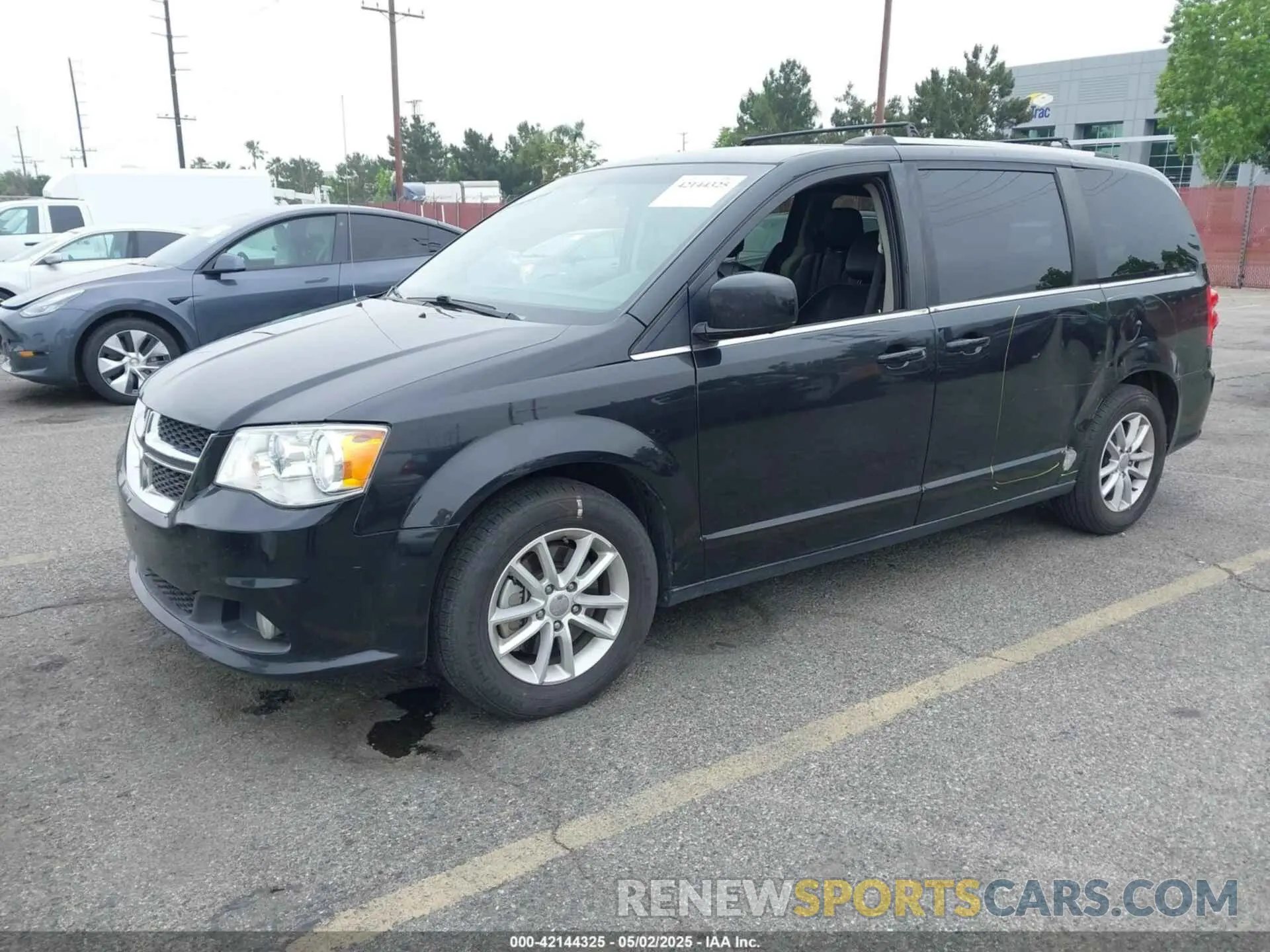 2 Photograph of a damaged car 2C4RDGCG2KR750733 DODGE GRAND CARAVAN 2019