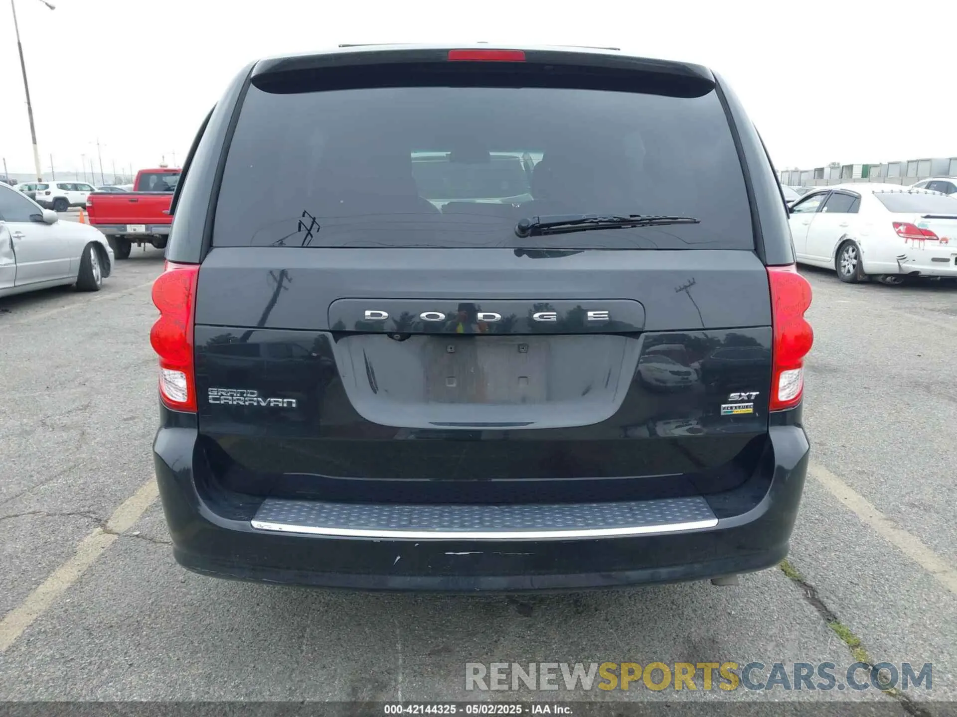 21 Photograph of a damaged car 2C4RDGCG2KR750733 DODGE GRAND CARAVAN 2019