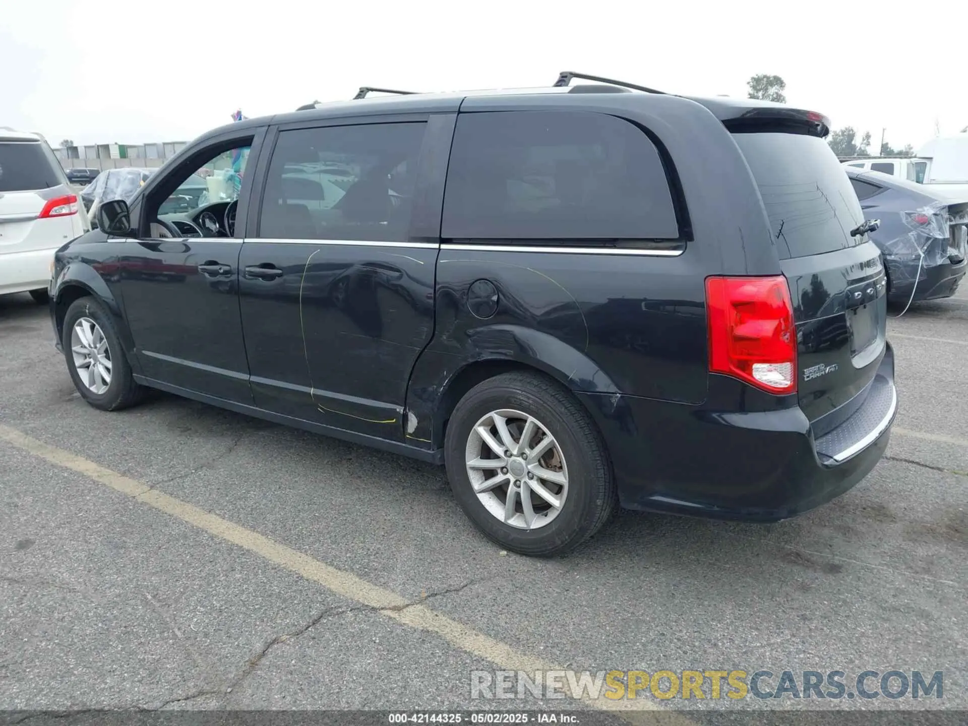 3 Photograph of a damaged car 2C4RDGCG2KR750733 DODGE GRAND CARAVAN 2019