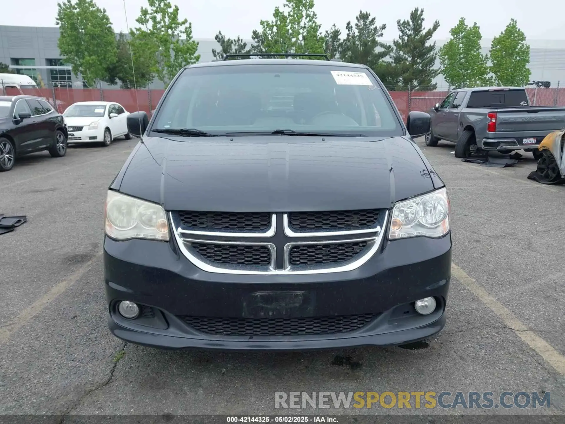 6 Photograph of a damaged car 2C4RDGCG2KR750733 DODGE GRAND CARAVAN 2019