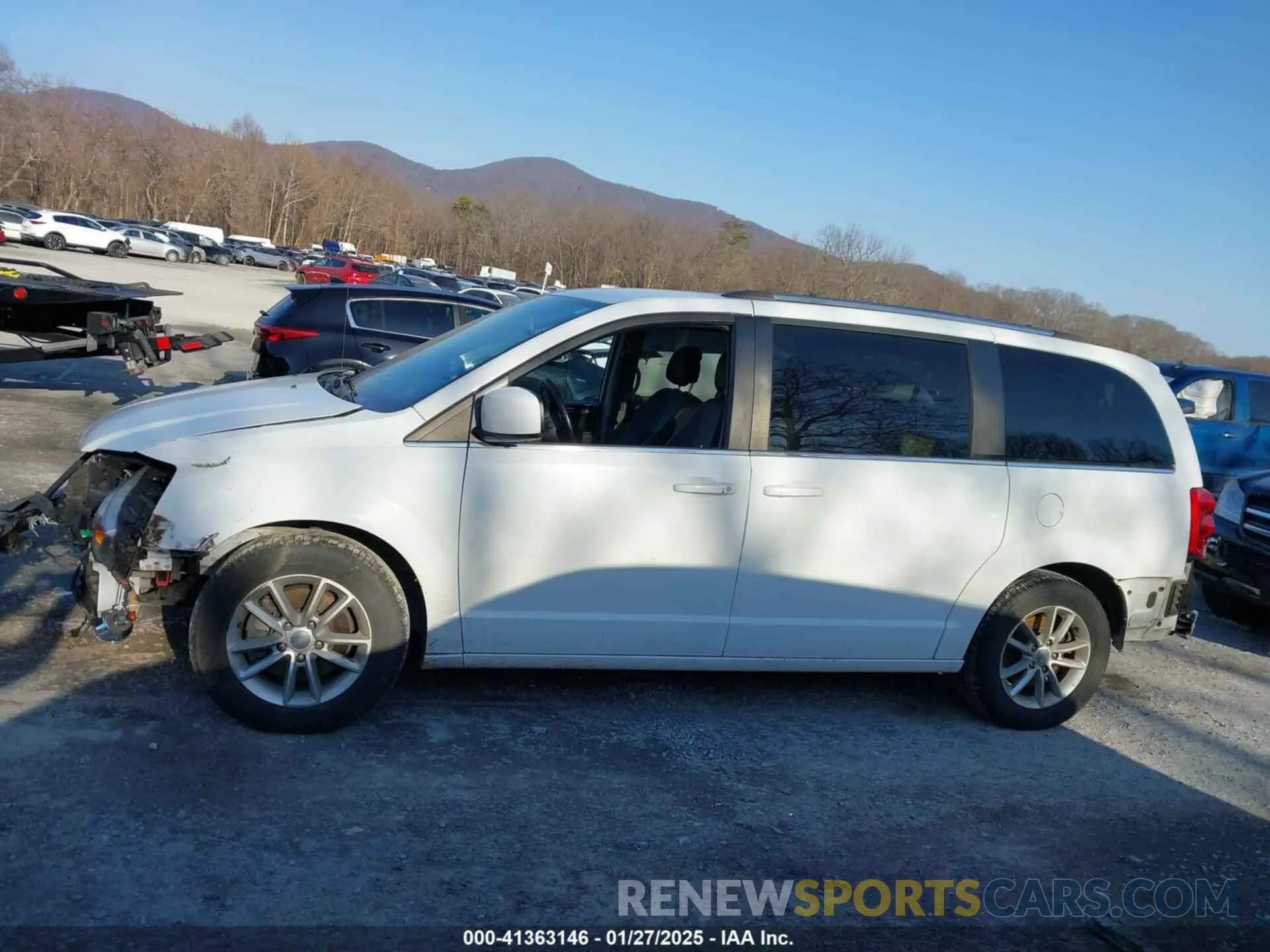 15 Photograph of a damaged car 2C4RDGCG2KR775177 DODGE GRAND CARAVAN 2019