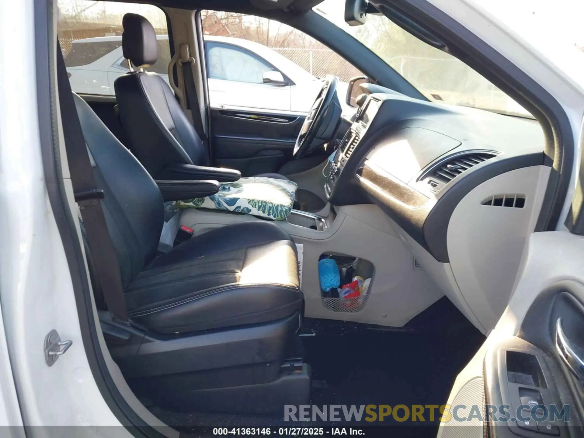 5 Photograph of a damaged car 2C4RDGCG2KR775177 DODGE GRAND CARAVAN 2019