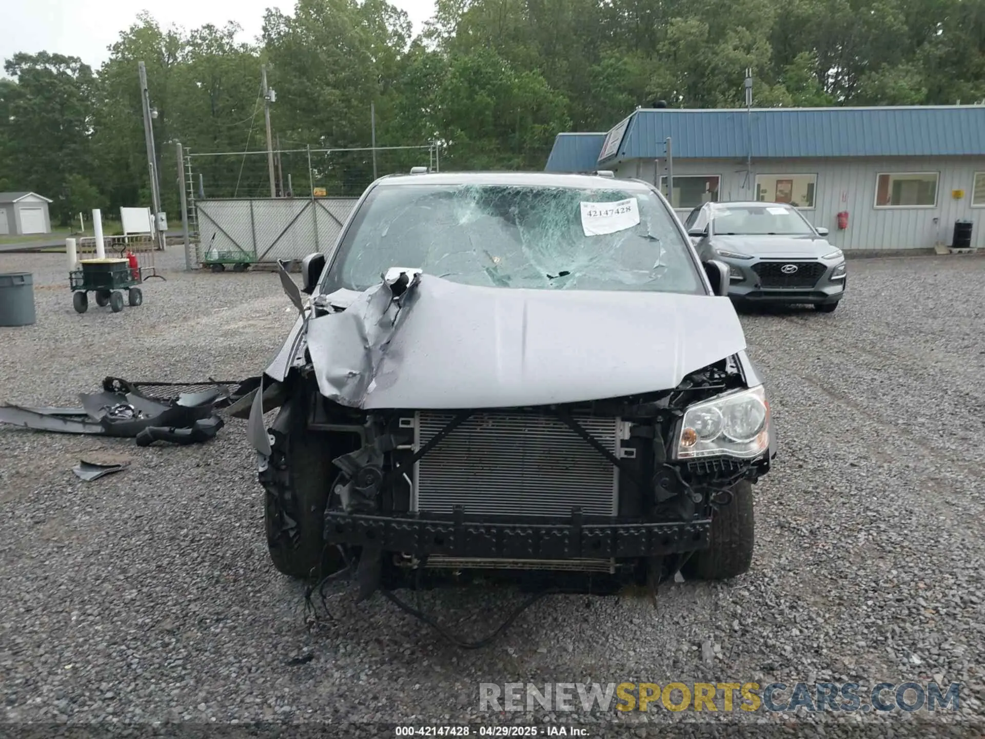 13 Photograph of a damaged car 2C4RDGCG3KR513667 DODGE GRAND CARAVAN 2019