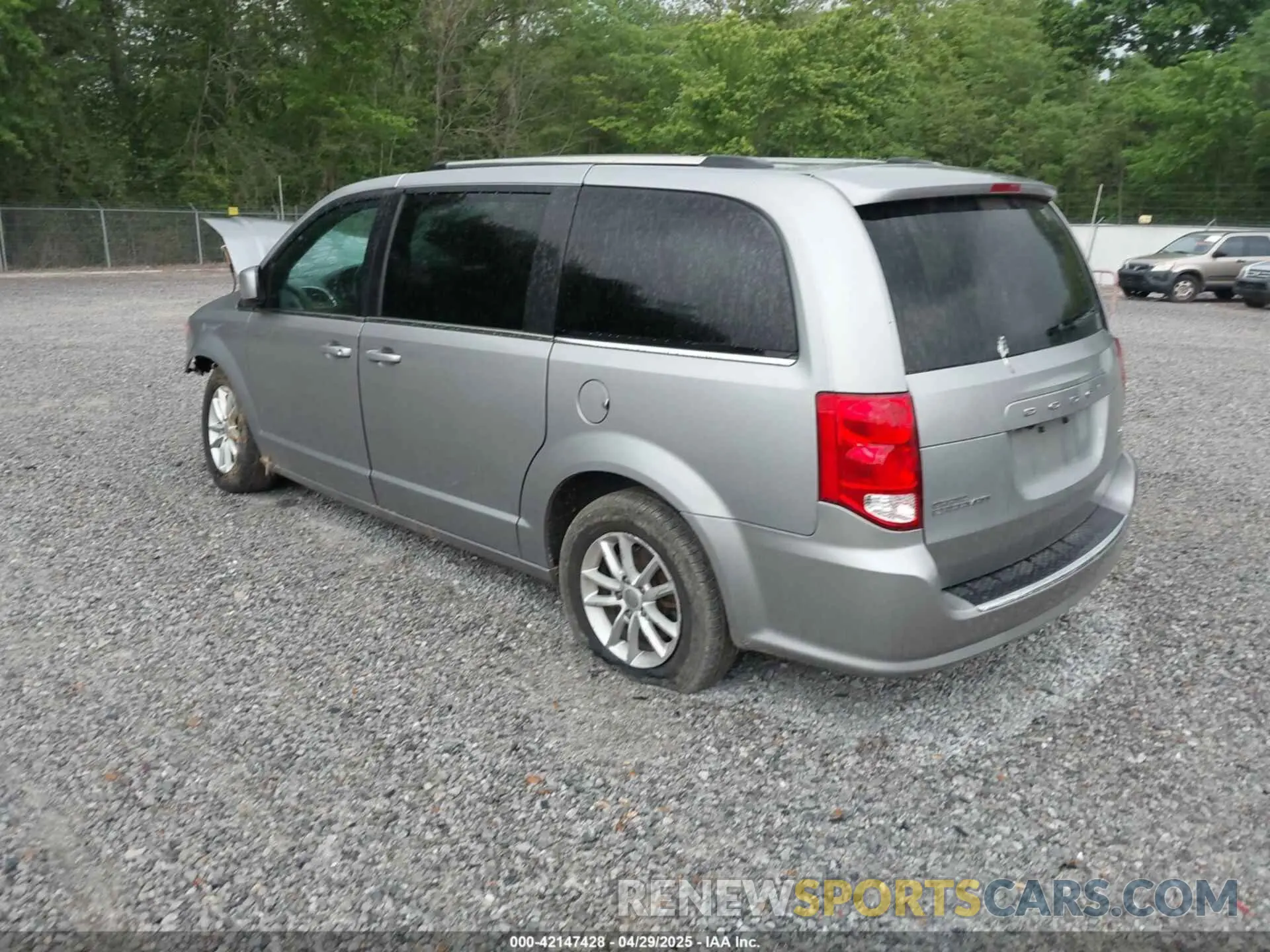 3 Photograph of a damaged car 2C4RDGCG3KR513667 DODGE GRAND CARAVAN 2019