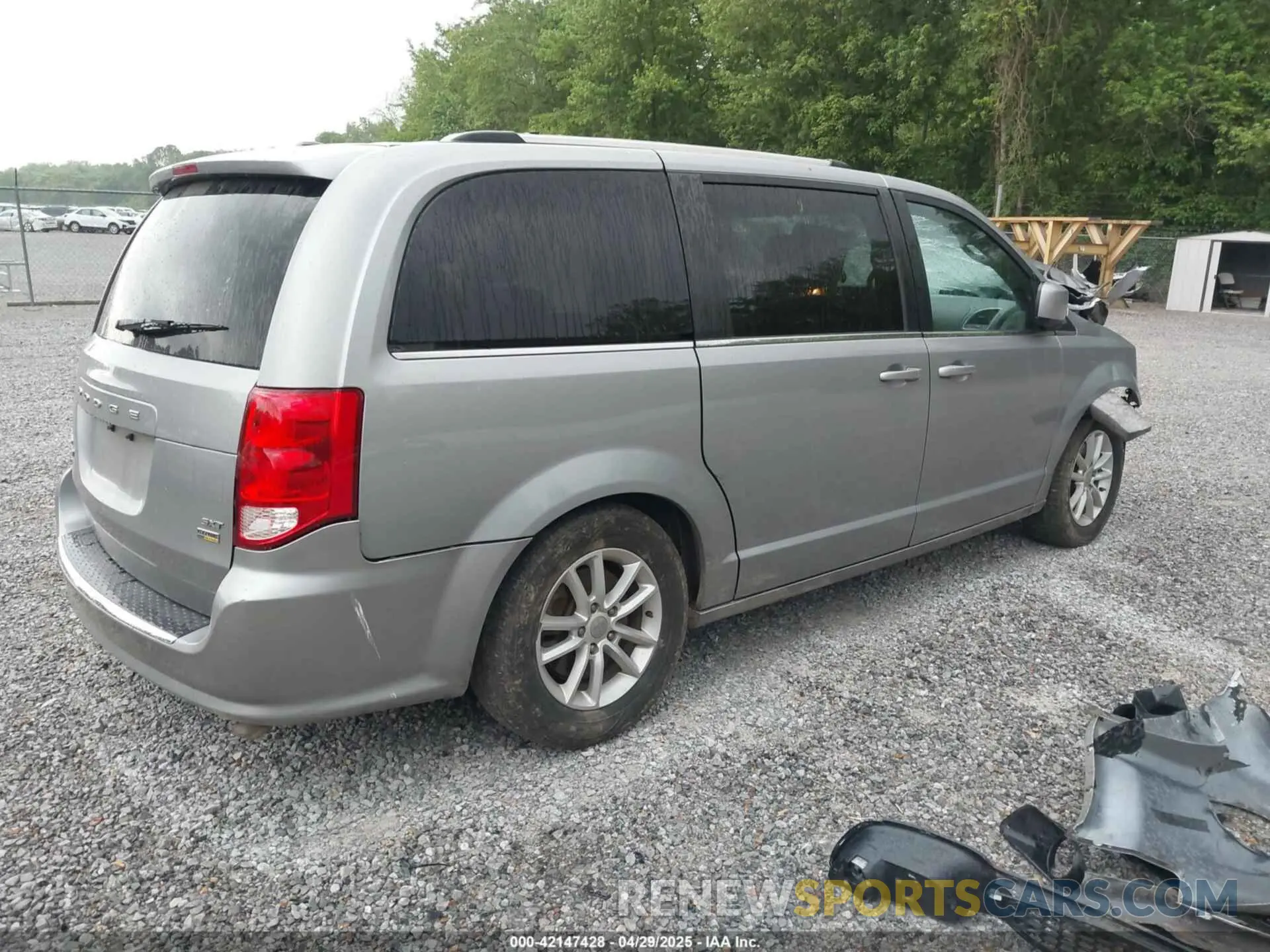 4 Photograph of a damaged car 2C4RDGCG3KR513667 DODGE GRAND CARAVAN 2019