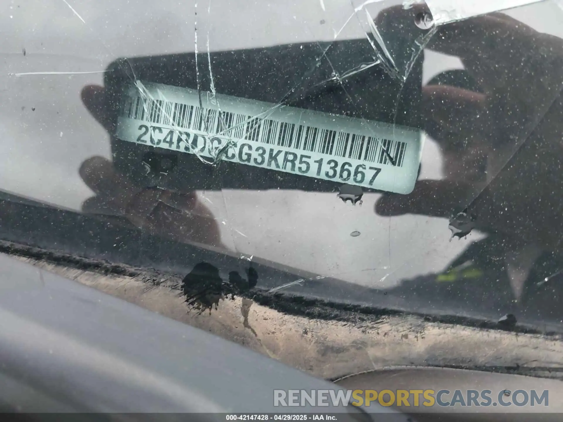 9 Photograph of a damaged car 2C4RDGCG3KR513667 DODGE GRAND CARAVAN 2019