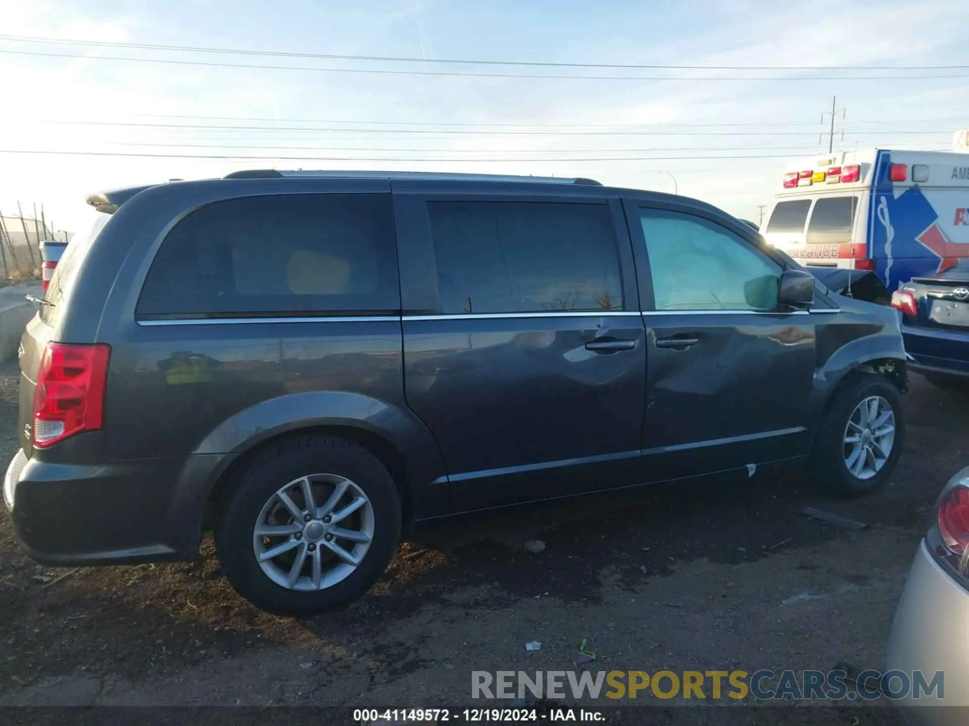 13 Photograph of a damaged car 2C4RDGCG3KR514530 DODGE GRAND CARAVAN 2019