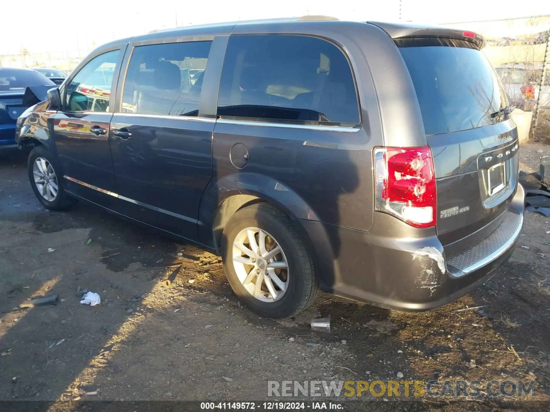 3 Photograph of a damaged car 2C4RDGCG3KR514530 DODGE GRAND CARAVAN 2019
