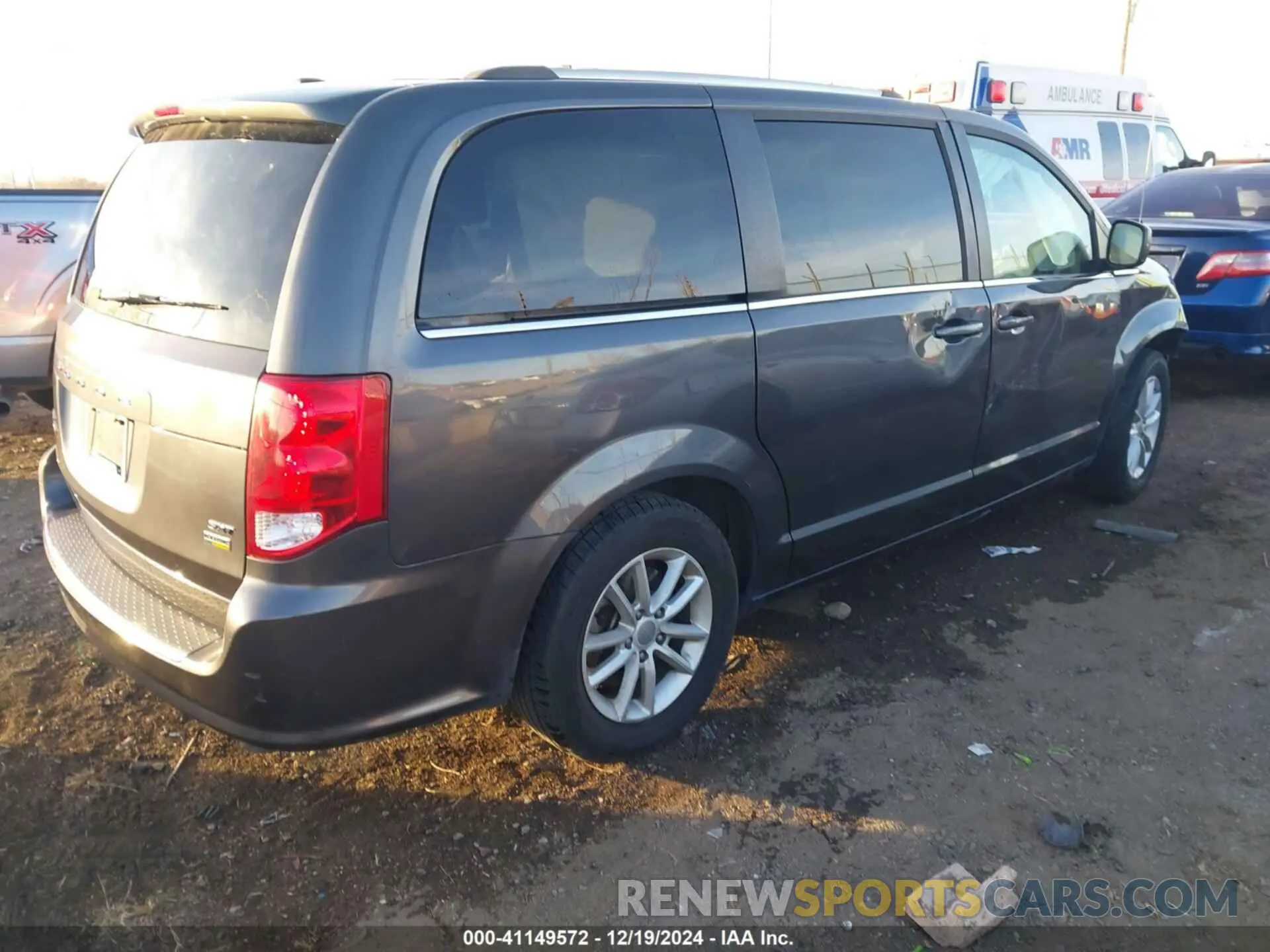 4 Photograph of a damaged car 2C4RDGCG3KR514530 DODGE GRAND CARAVAN 2019
