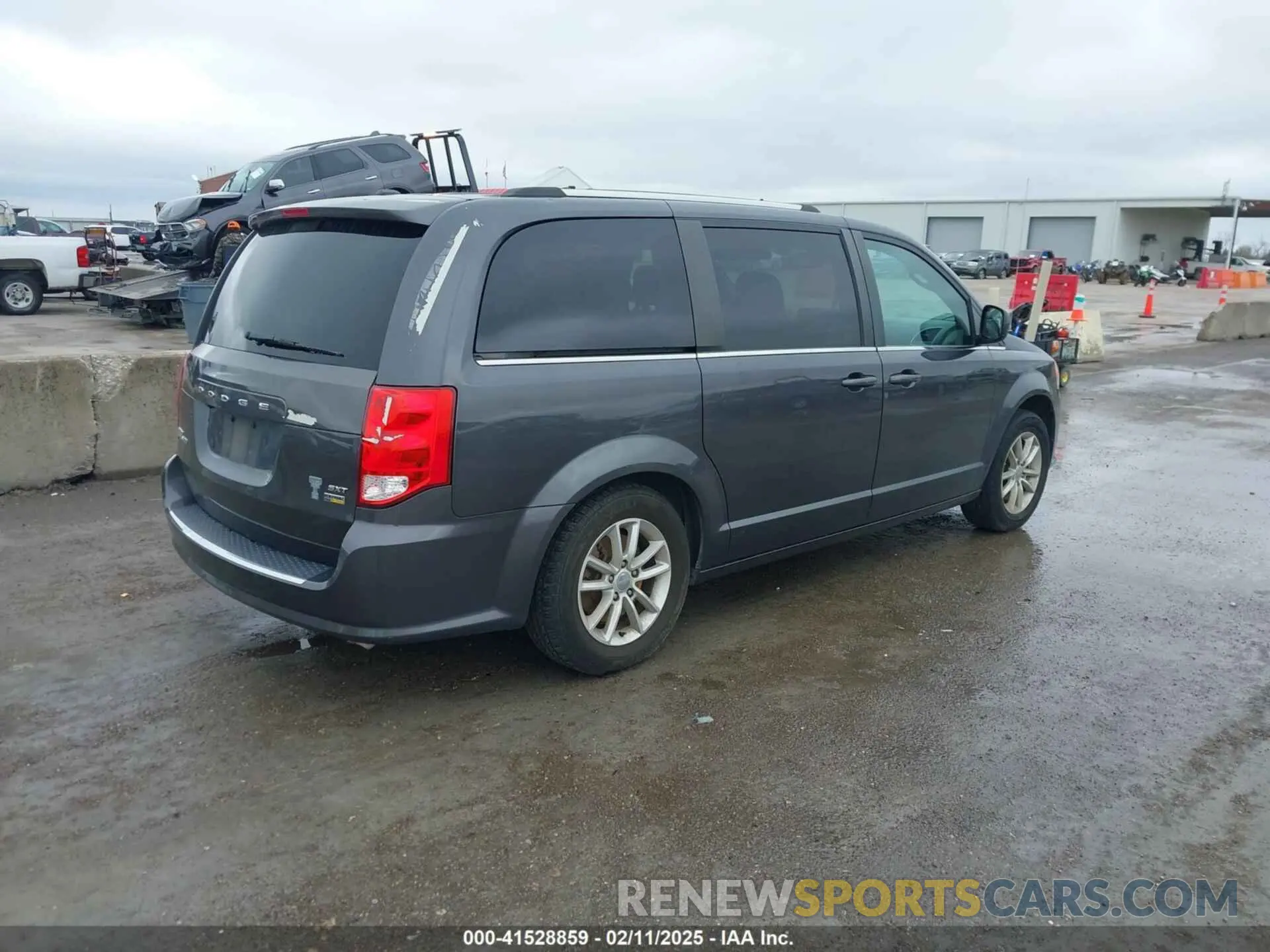 4 Photograph of a damaged car 2C4RDGCG3KR543221 DODGE GRAND CARAVAN 2019