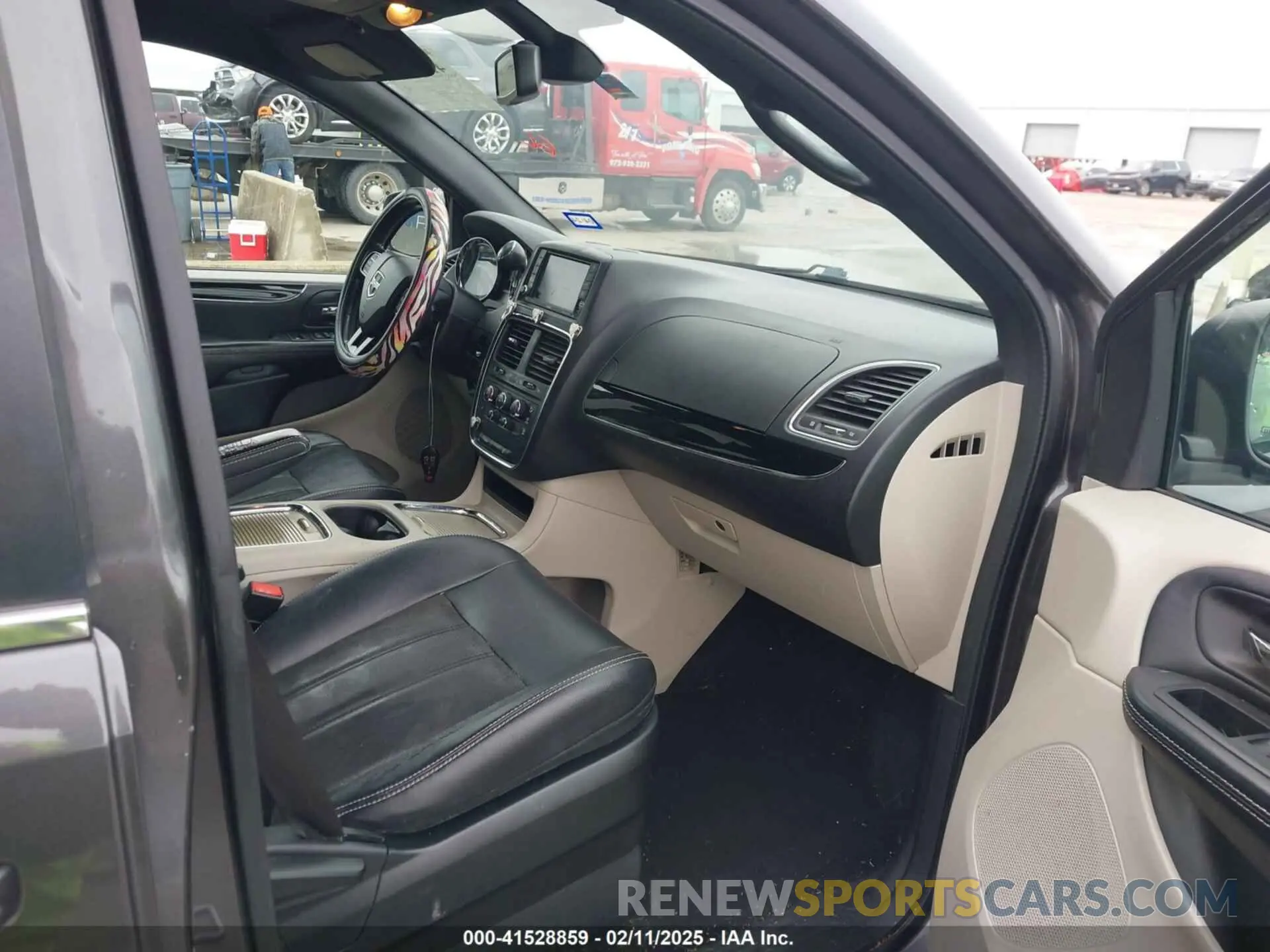5 Photograph of a damaged car 2C4RDGCG3KR543221 DODGE GRAND CARAVAN 2019