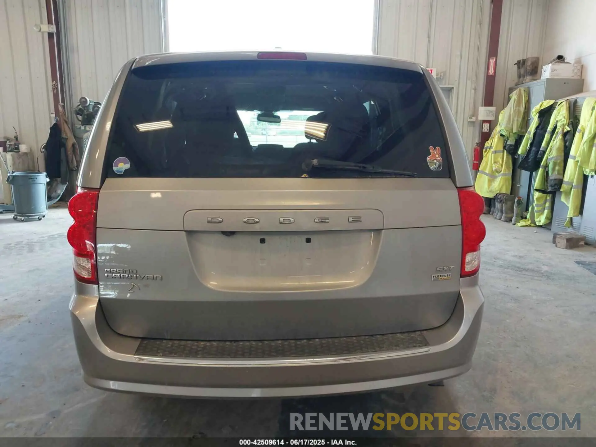 16 Photograph of a damaged car 2C4RDGCG3KR566224 DODGE GRAND CARAVAN 2019