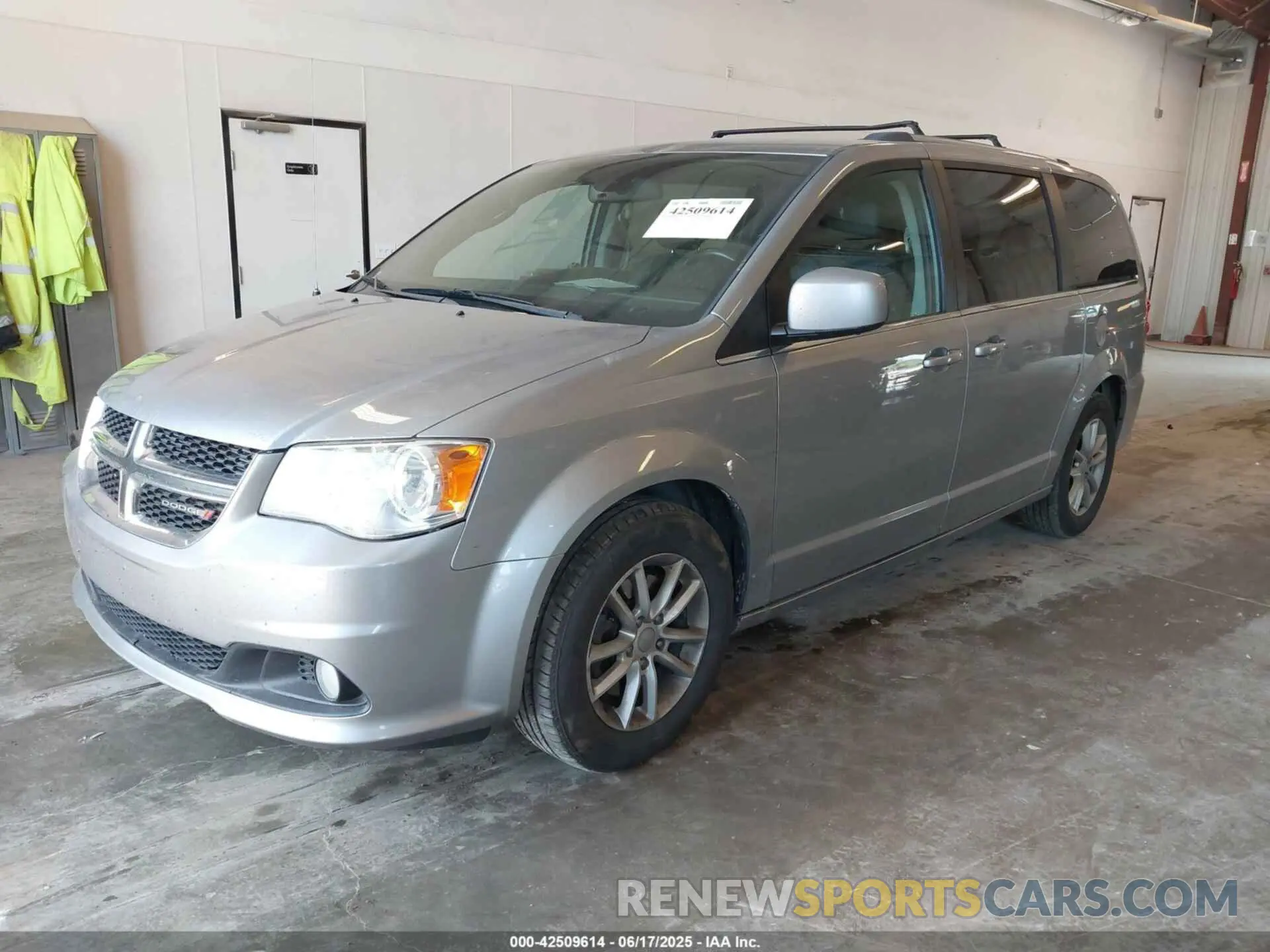 2 Photograph of a damaged car 2C4RDGCG3KR566224 DODGE GRAND CARAVAN 2019