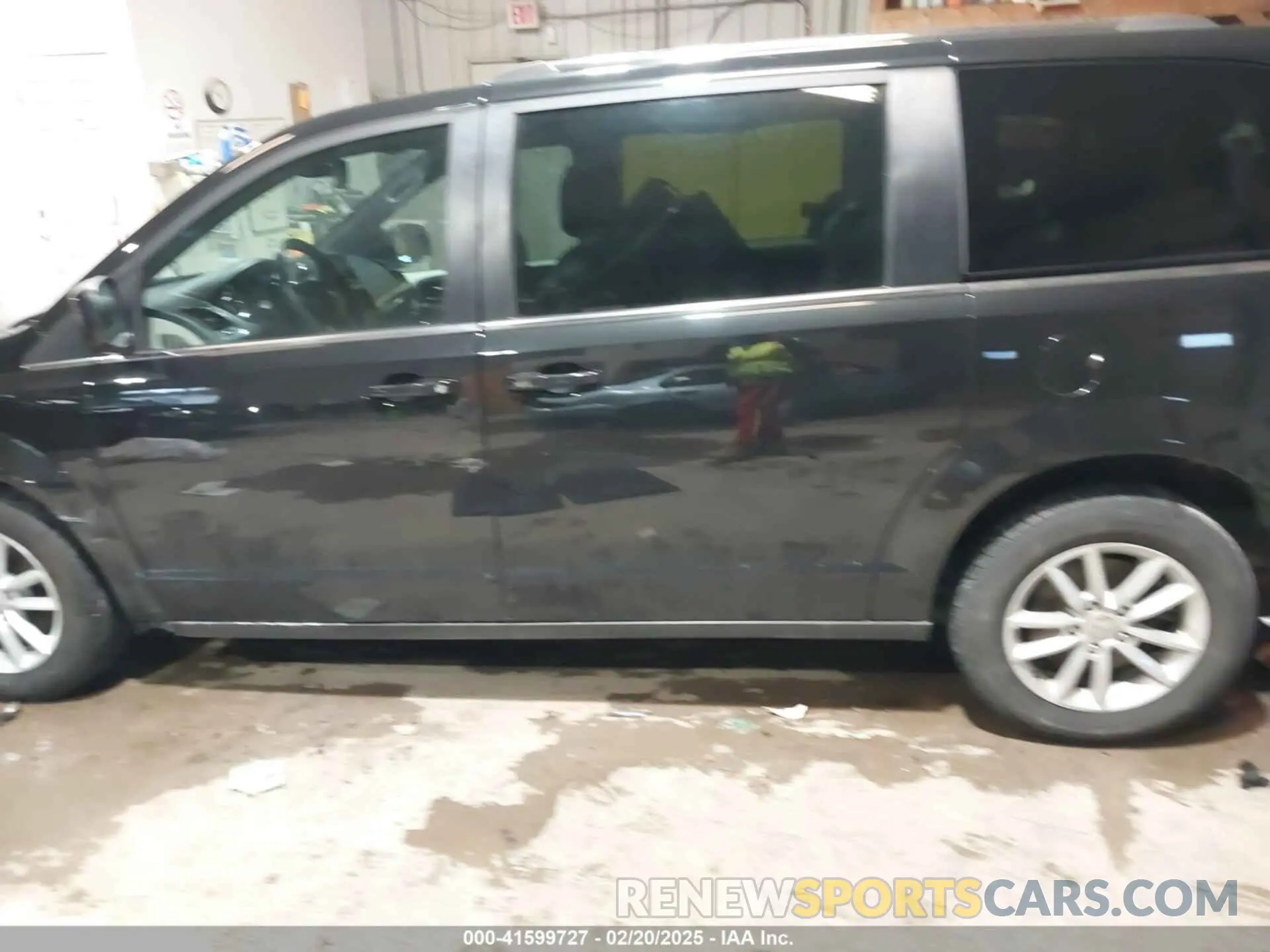 14 Photograph of a damaged car 2C4RDGCG3KR621514 DODGE GRAND CARAVAN 2019