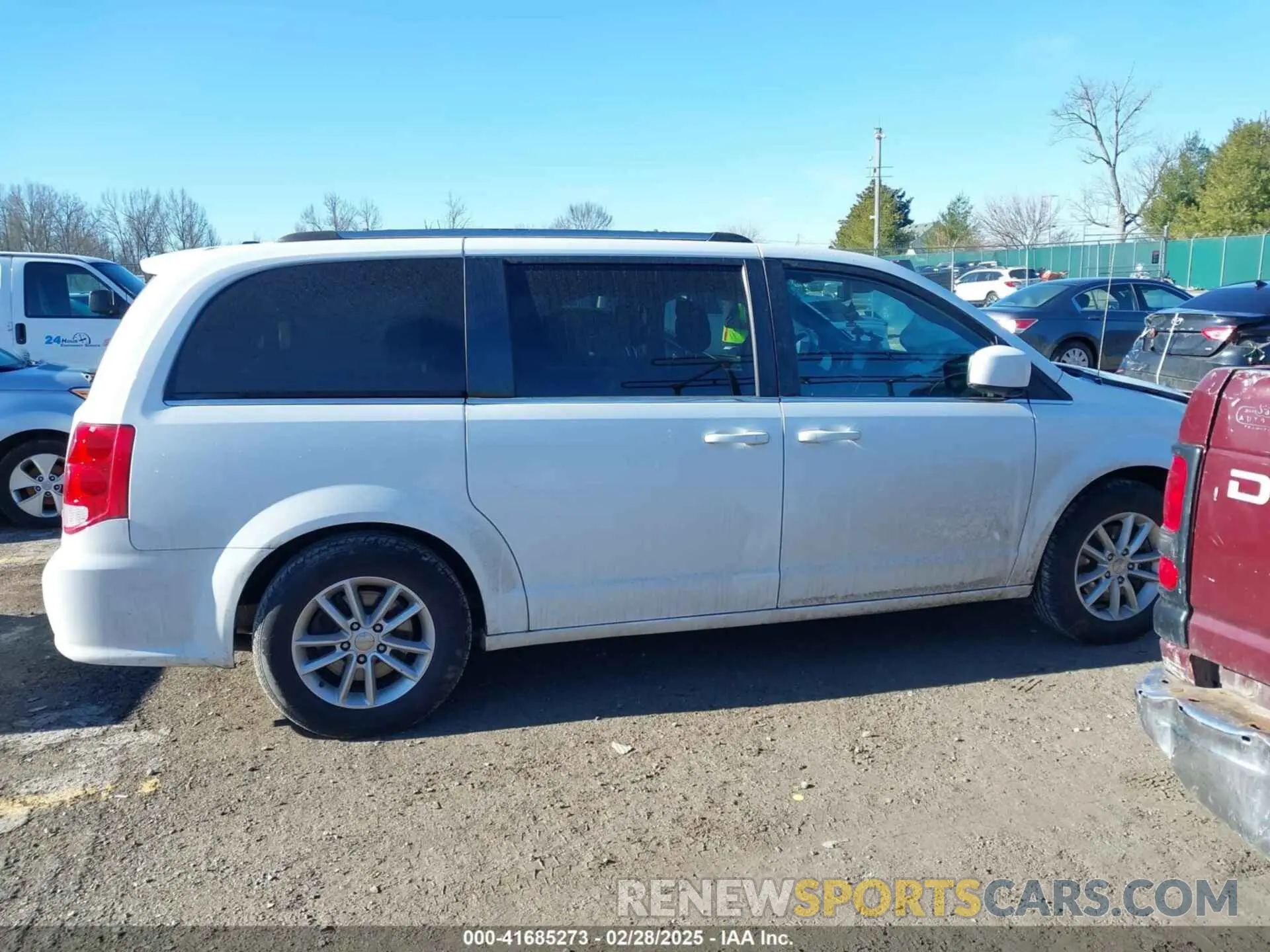 13 Photograph of a damaged car 2C4RDGCG3KR752667 DODGE GRAND CARAVAN 2019