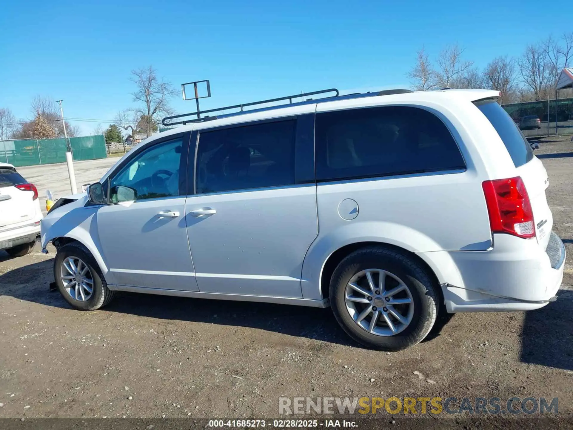 14 Photograph of a damaged car 2C4RDGCG3KR752667 DODGE GRAND CARAVAN 2019
