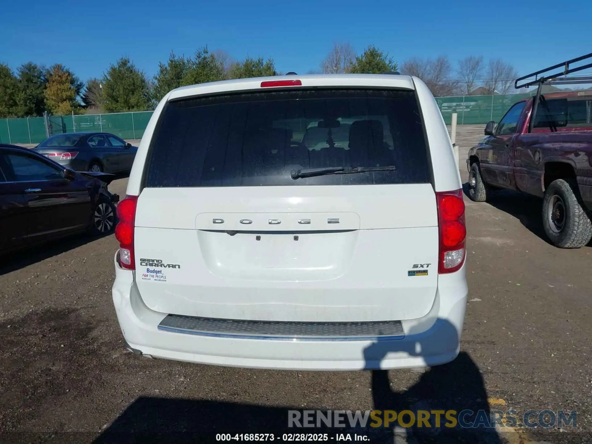 16 Photograph of a damaged car 2C4RDGCG3KR752667 DODGE GRAND CARAVAN 2019