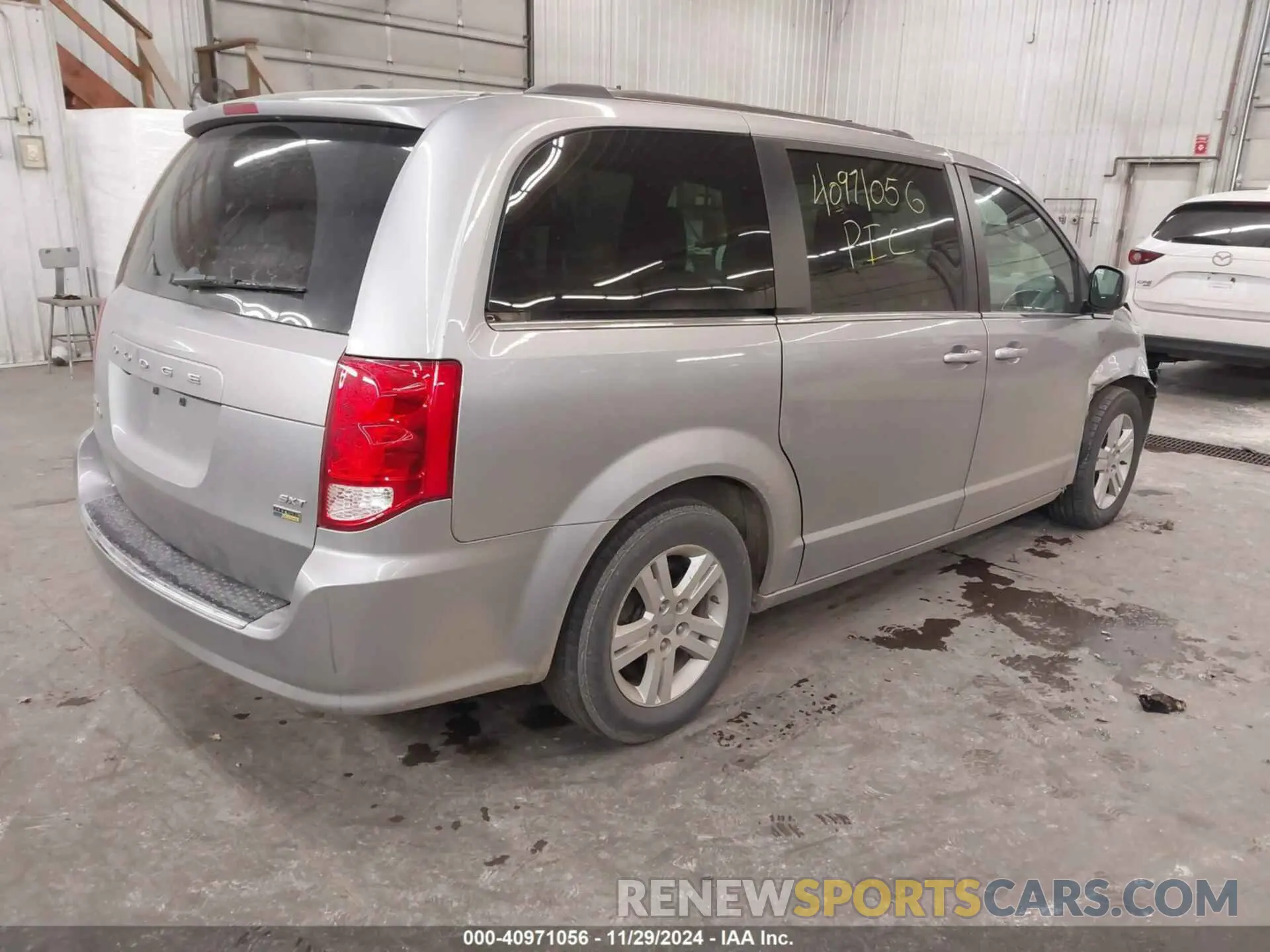 4 Photograph of a damaged car 2C4RDGCG3KR760932 DODGE GRAND CARAVAN 2019