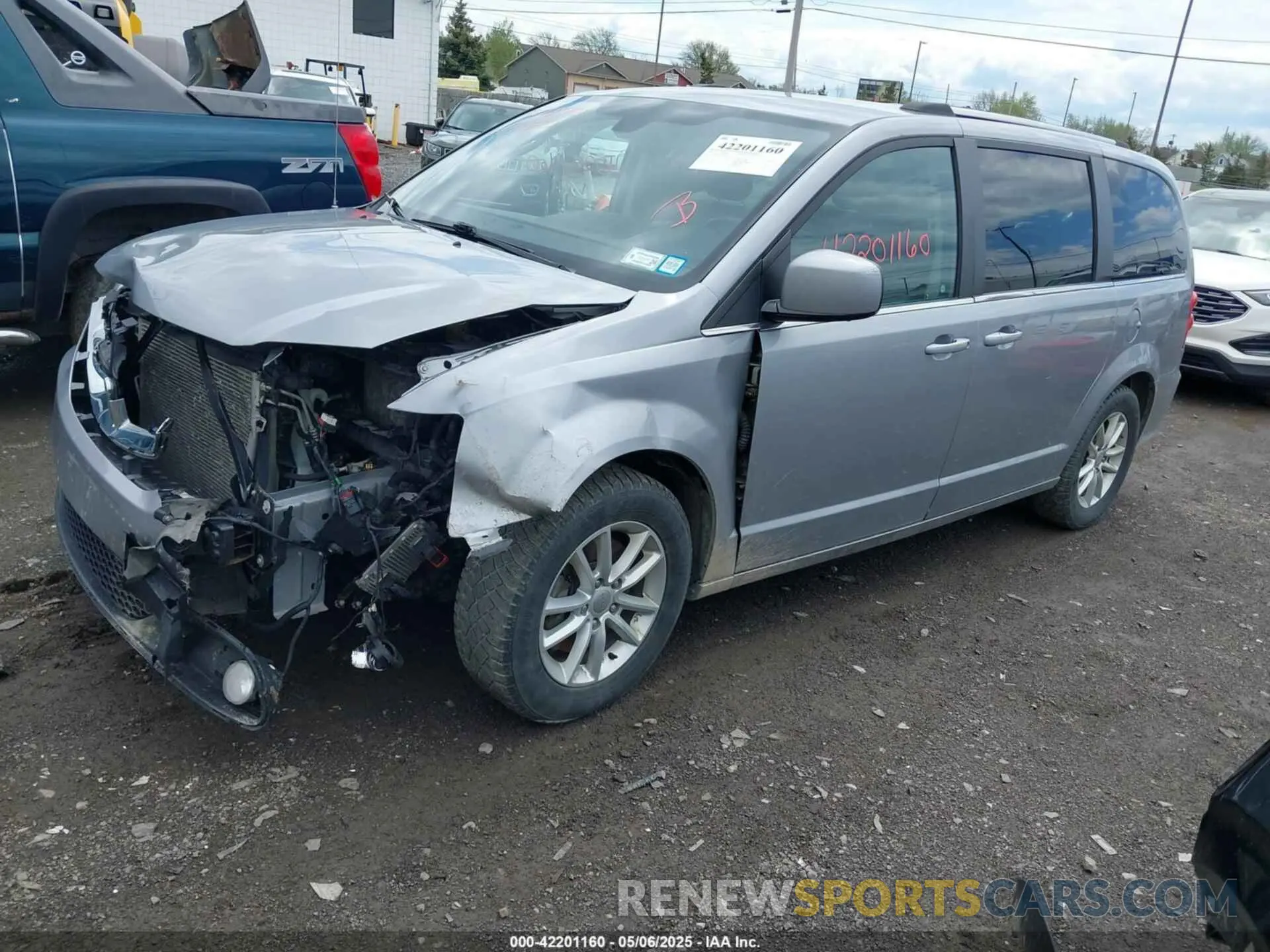 2 Photograph of a damaged car 2C4RDGCG3KR798337 DODGE GRAND CARAVAN 2019
