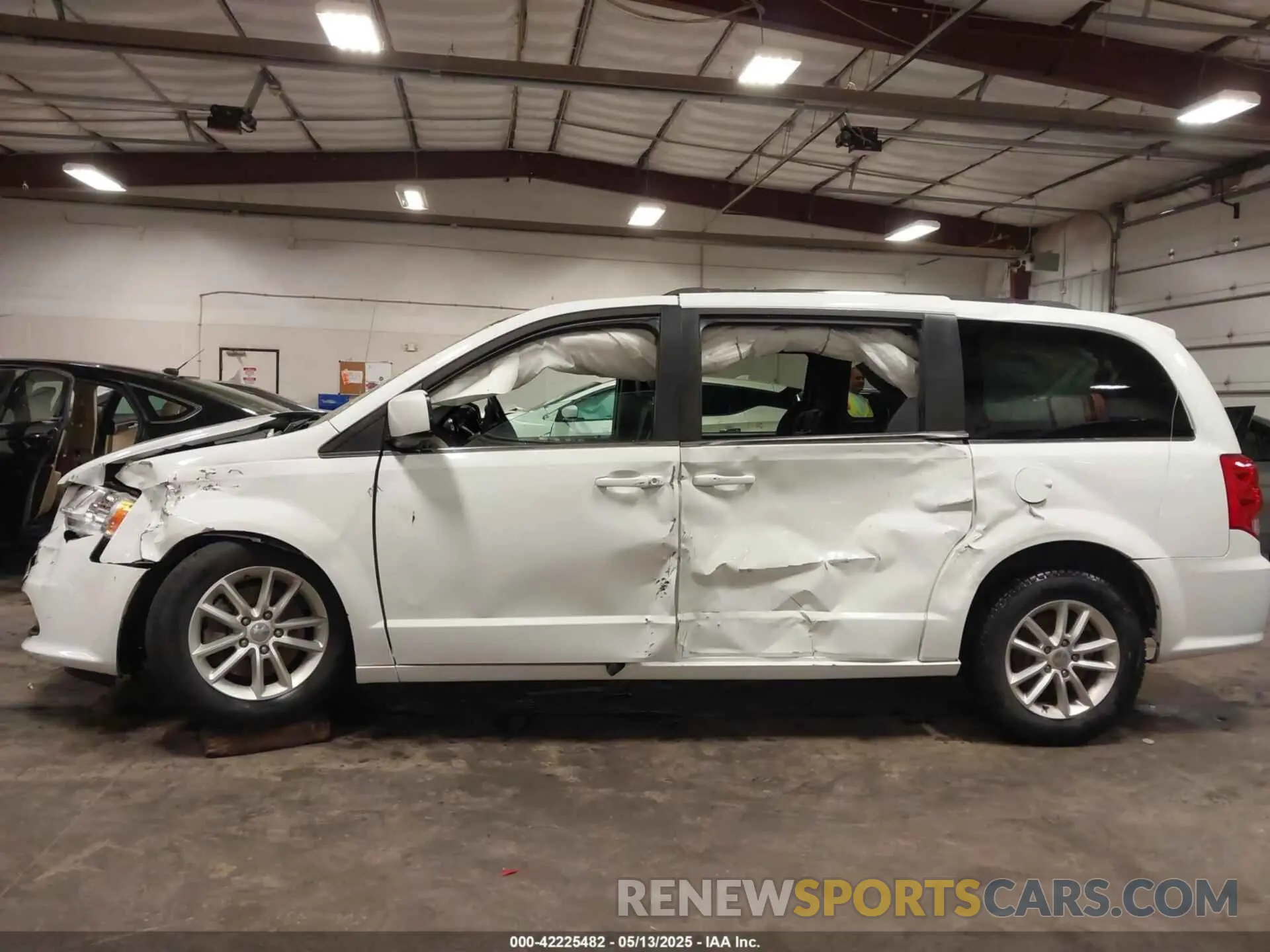19 Фотография поврежденного автомобиля 2C4RDGCG4KR601546 DODGE GRAND CARAVAN 2019
