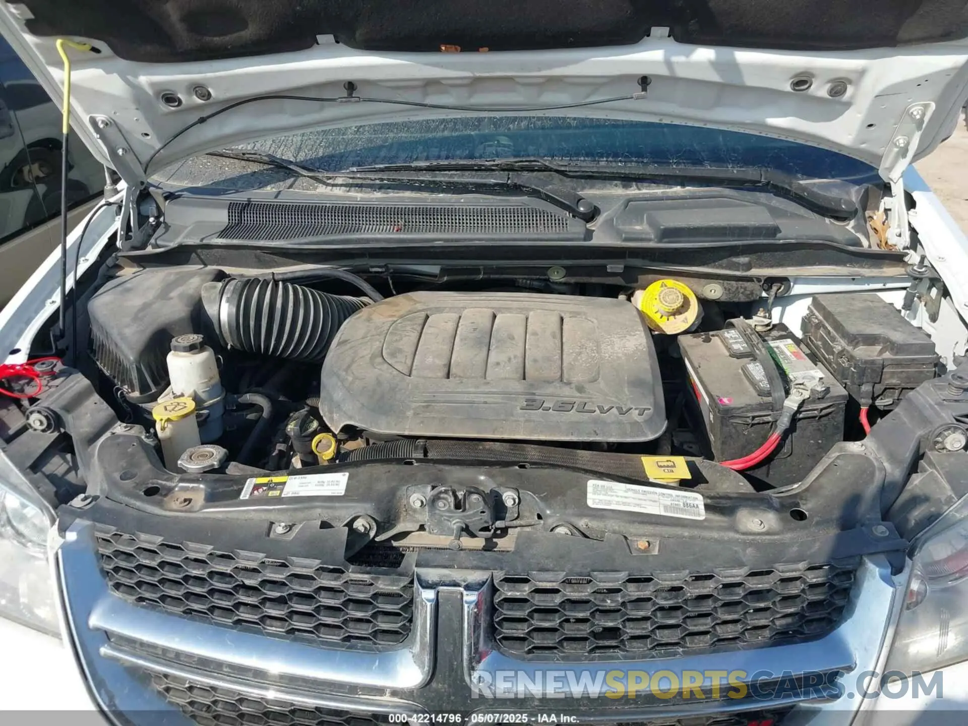 10 Photograph of a damaged car 2C4RDGCG4KR717670 DODGE GRAND CARAVAN 2019
