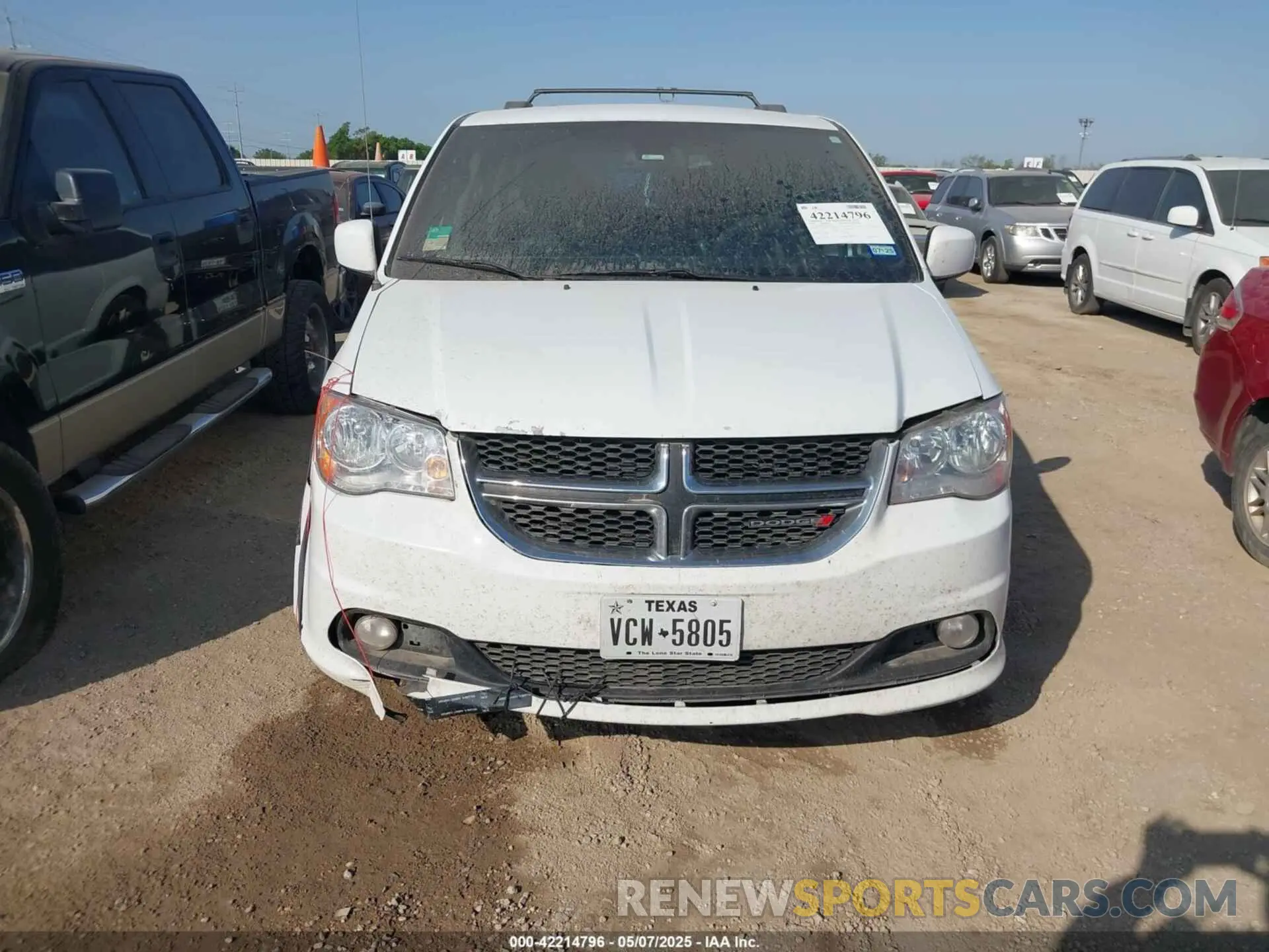 12 Photograph of a damaged car 2C4RDGCG4KR717670 DODGE GRAND CARAVAN 2019