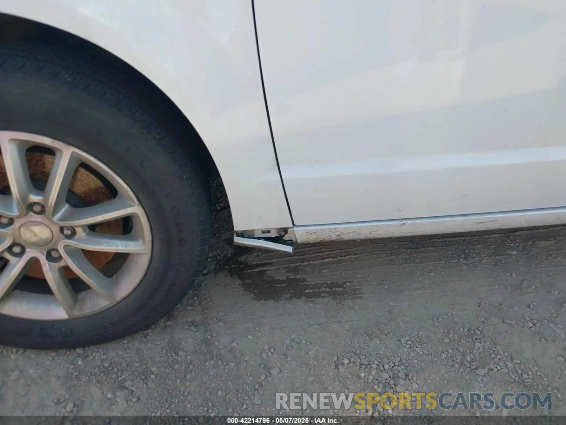 6 Photograph of a damaged car 2C4RDGCG4KR717670 DODGE GRAND CARAVAN 2019