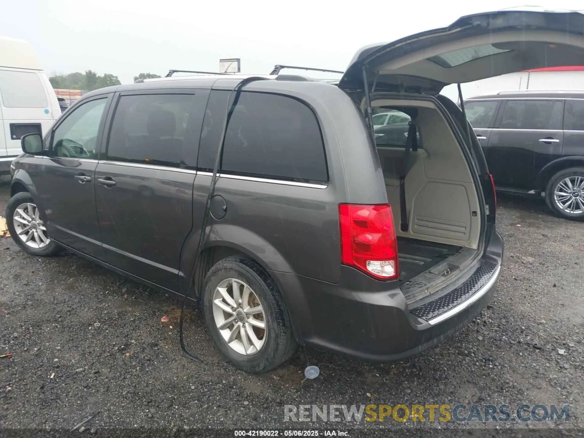 3 Фотография поврежденного автомобиля 2C4RDGCG5KR565883 DODGE GRAND CARAVAN 2019