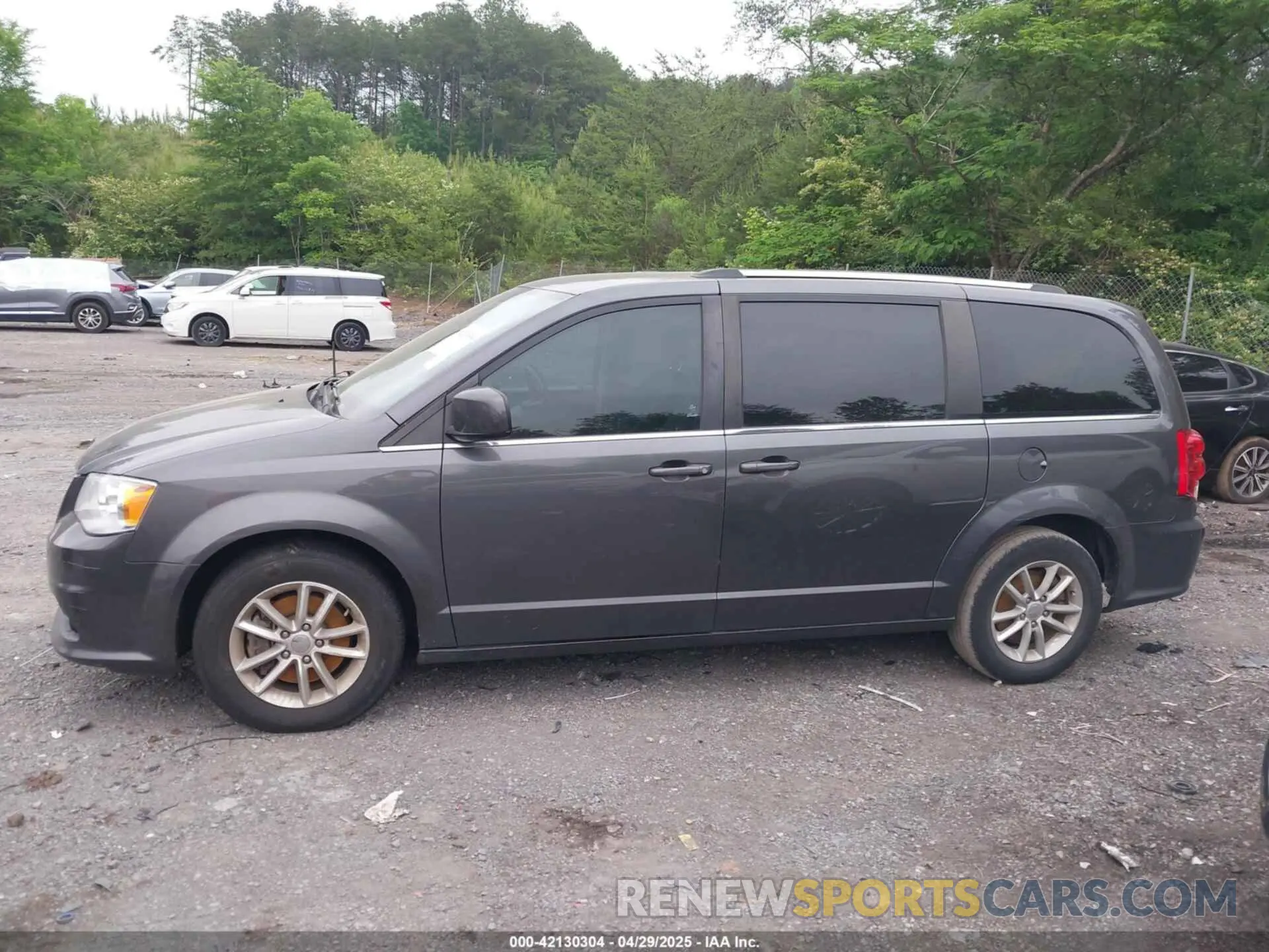 14 Photograph of a damaged car 2C4RDGCG5KR647015 DODGE GRAND CARAVAN 2019