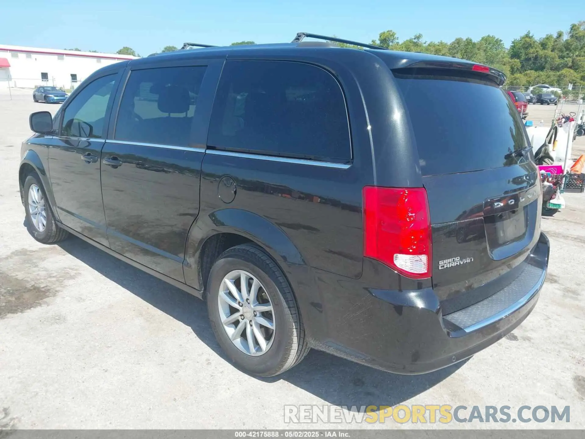 3 Photograph of a damaged car 2C4RDGCG5KR739144 DODGE GRAND CARAVAN 2019