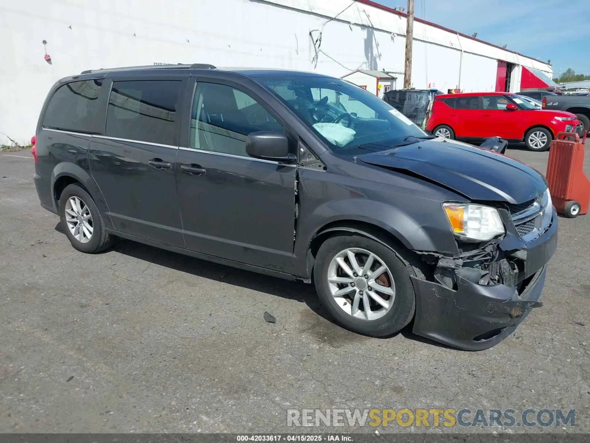 1 Photograph of a damaged car 2C4RDGCG5KR758602 DODGE GRAND CARAVAN 2019