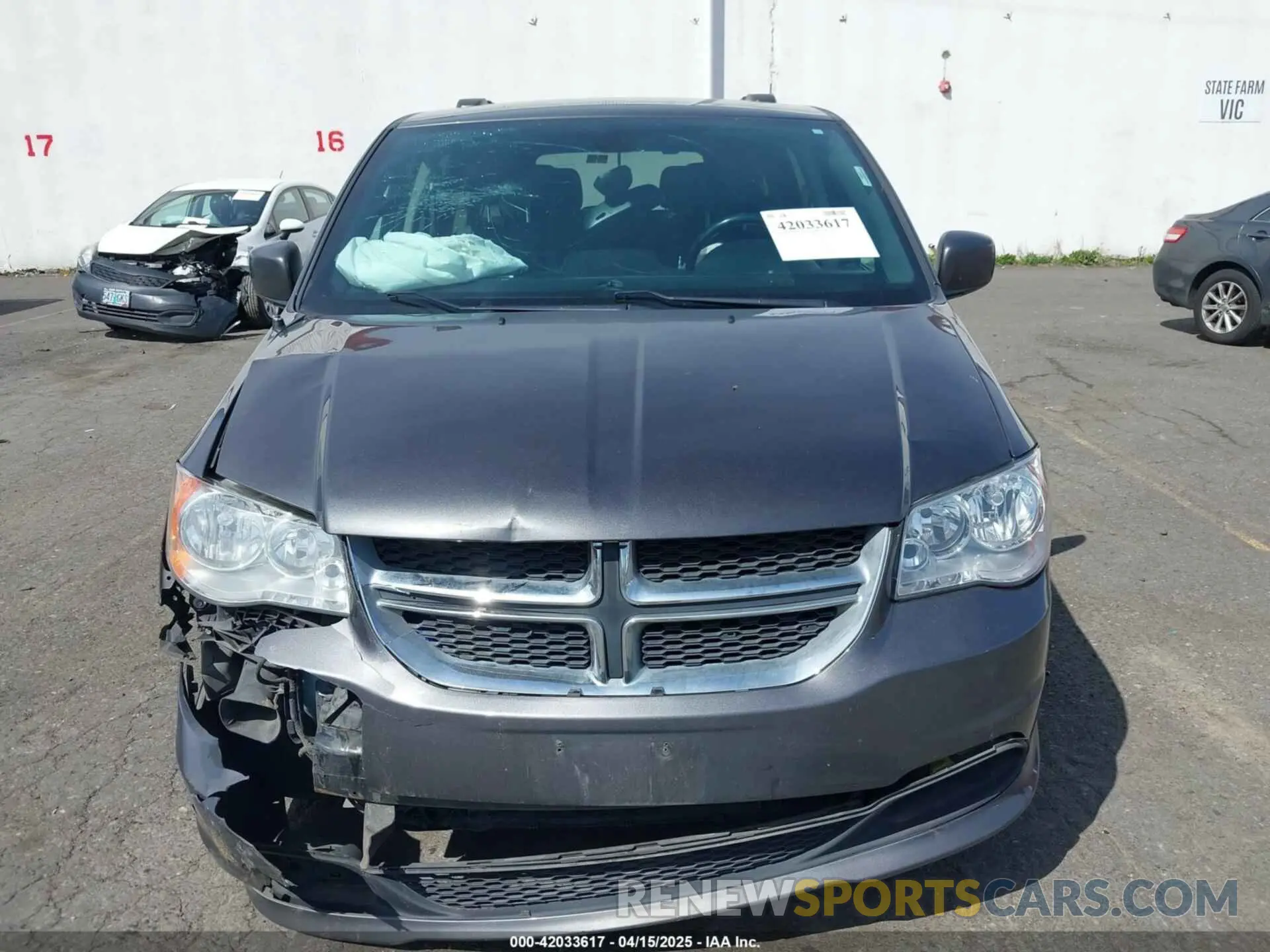13 Photograph of a damaged car 2C4RDGCG5KR758602 DODGE GRAND CARAVAN 2019