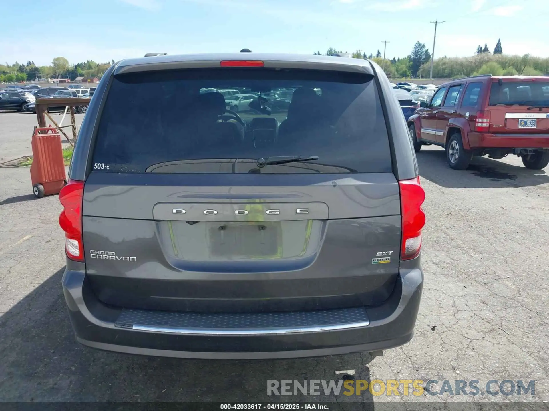 17 Photograph of a damaged car 2C4RDGCG5KR758602 DODGE GRAND CARAVAN 2019