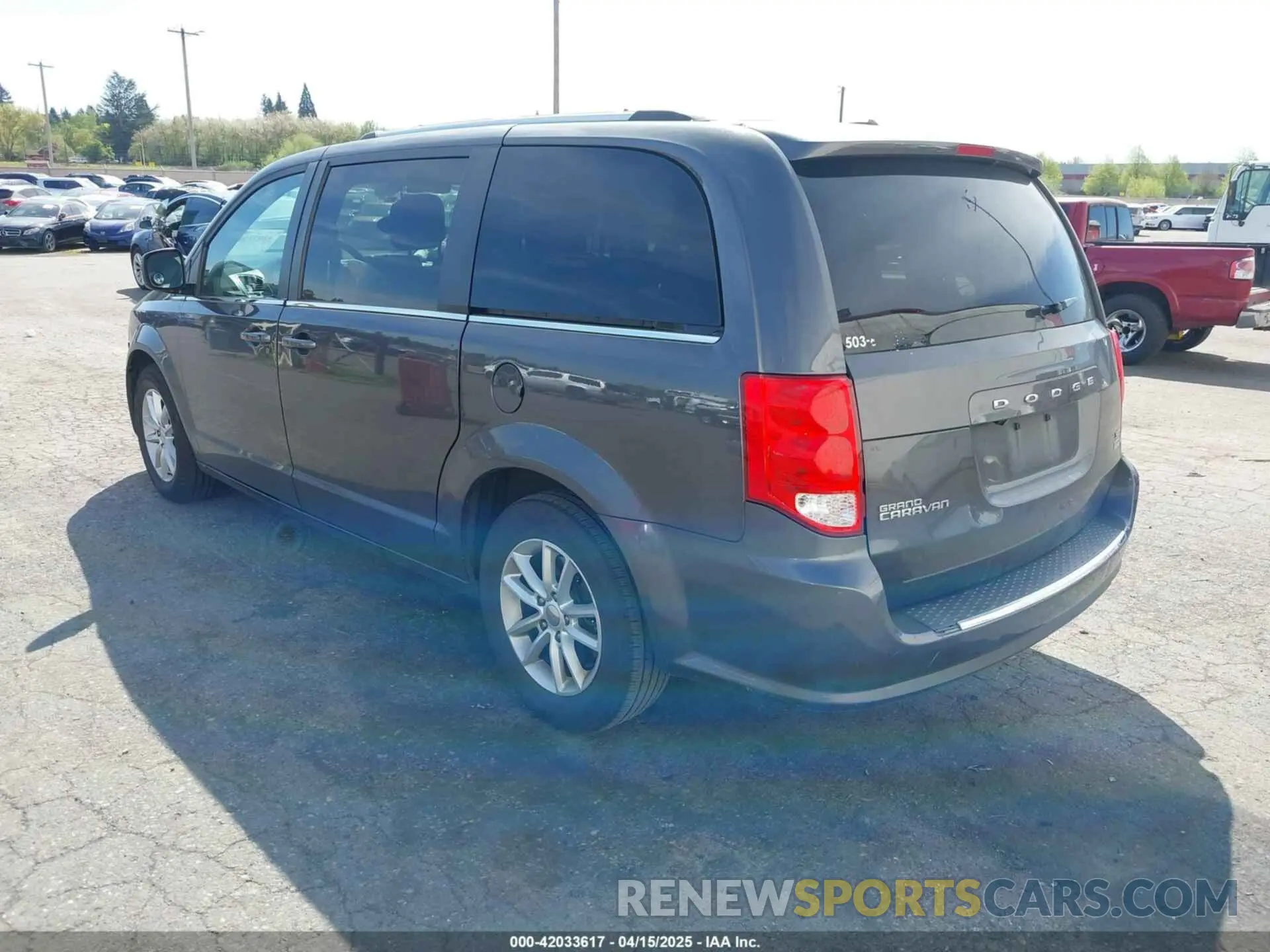 3 Photograph of a damaged car 2C4RDGCG5KR758602 DODGE GRAND CARAVAN 2019