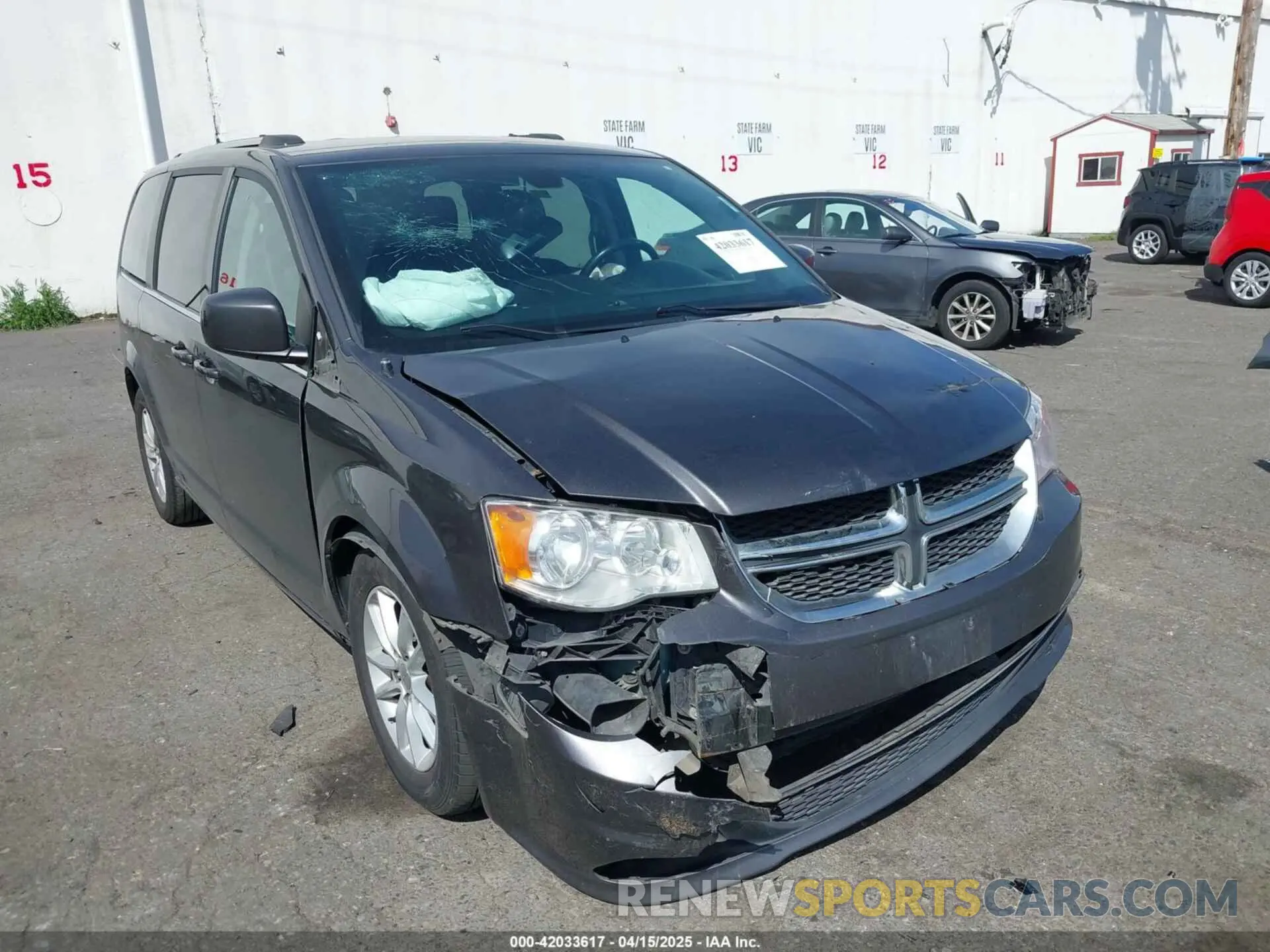 6 Photograph of a damaged car 2C4RDGCG5KR758602 DODGE GRAND CARAVAN 2019