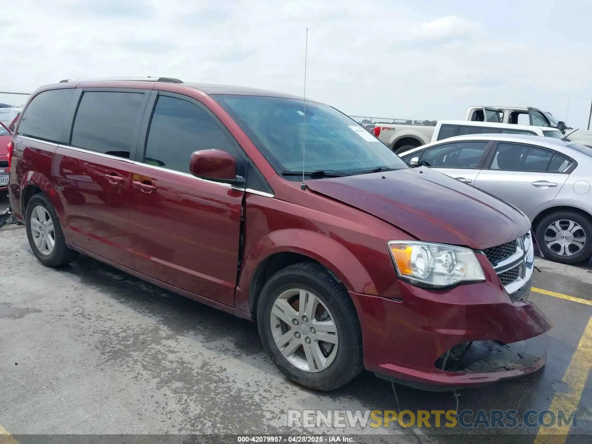 1 Photograph of a damaged car 2C4RDGCG5KR775674 DODGE GRAND CARAVAN 2019