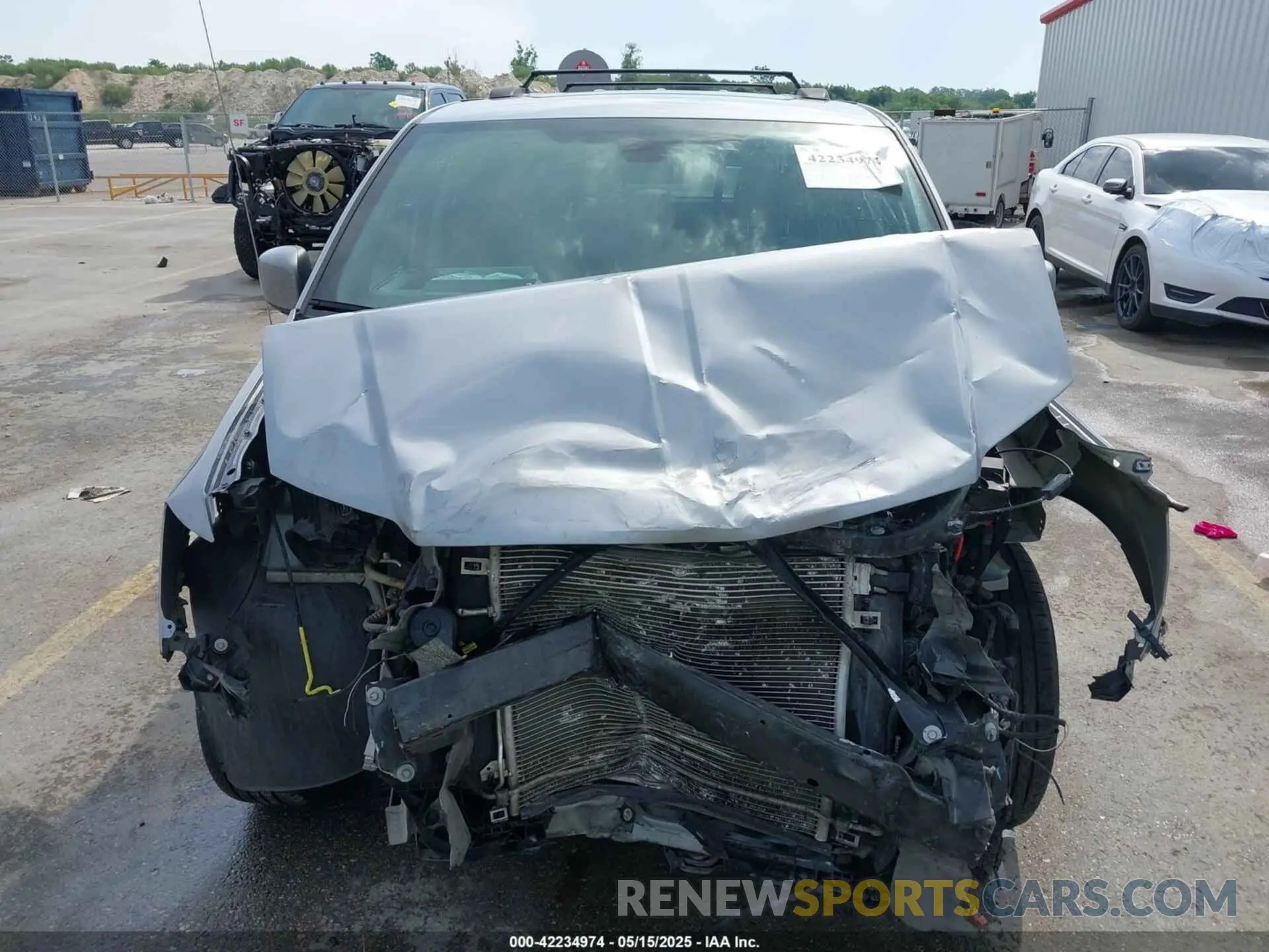13 Photograph of a damaged car 2C4RDGCG5KR800489 DODGE GRAND CARAVAN 2019