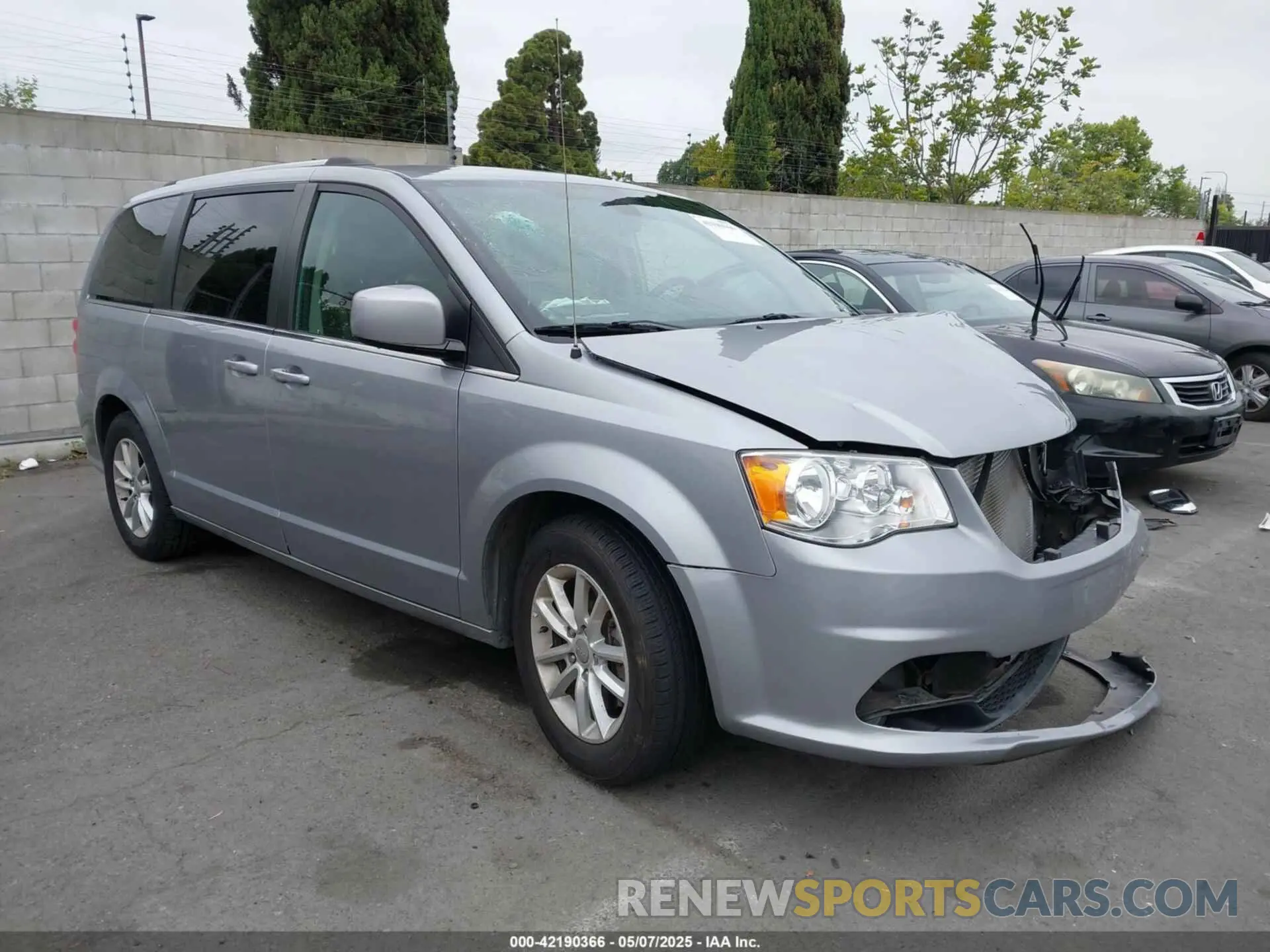 1 Photograph of a damaged car 2C4RDGCG6KR754073 DODGE GRAND CARAVAN 2019