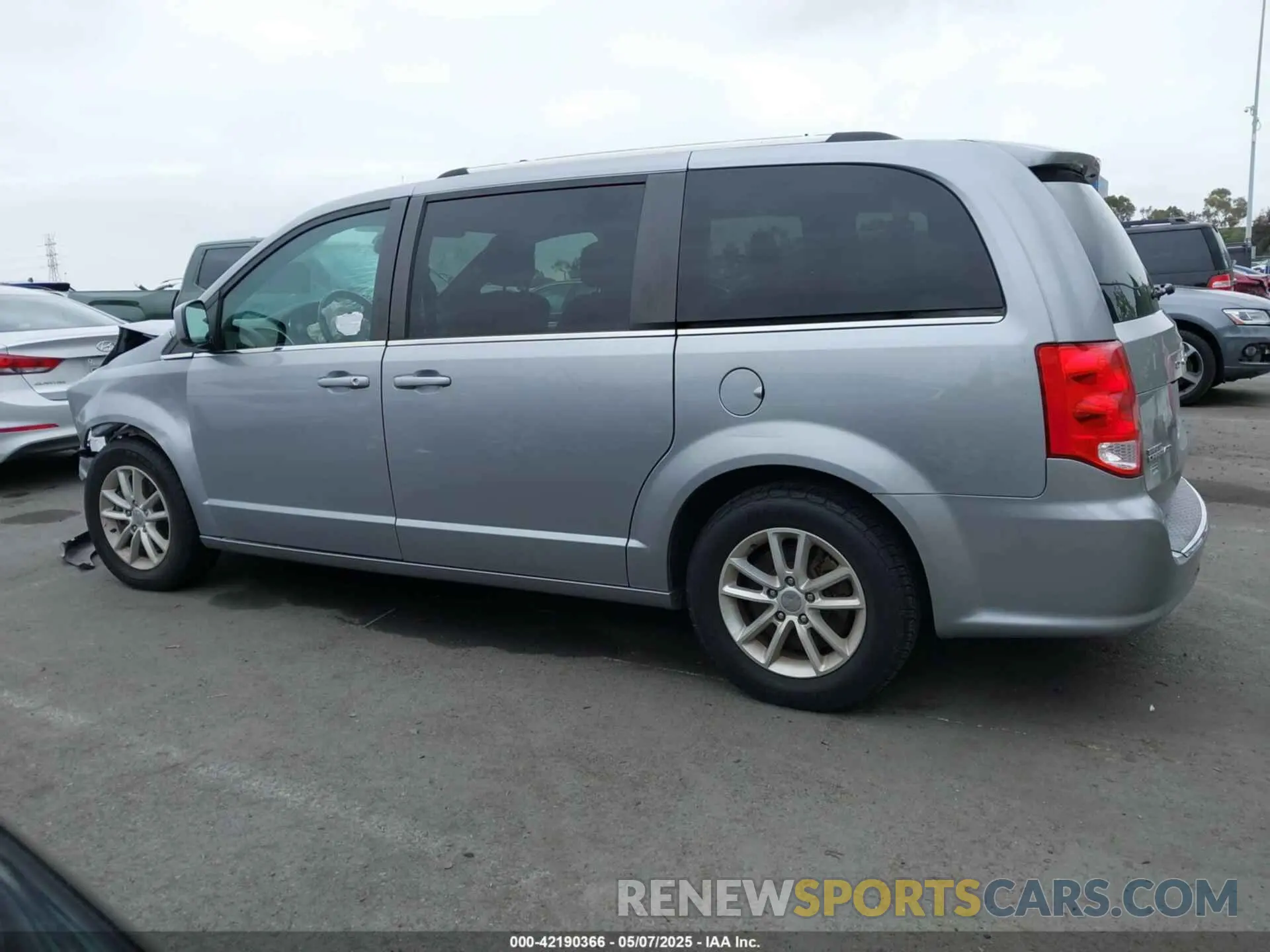 14 Photograph of a damaged car 2C4RDGCG6KR754073 DODGE GRAND CARAVAN 2019
