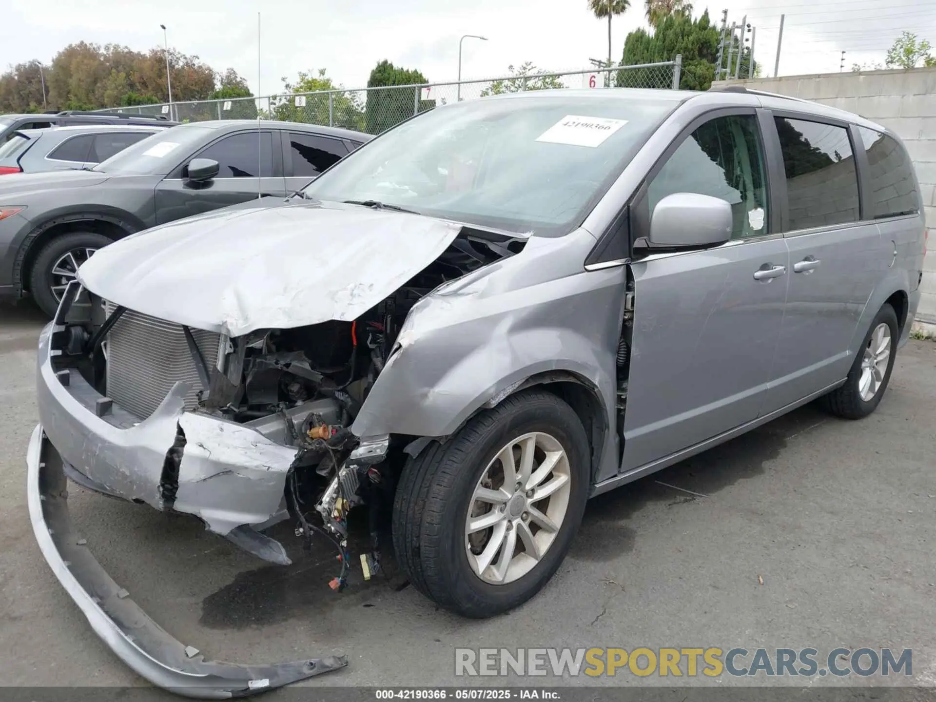 2 Photograph of a damaged car 2C4RDGCG6KR754073 DODGE GRAND CARAVAN 2019