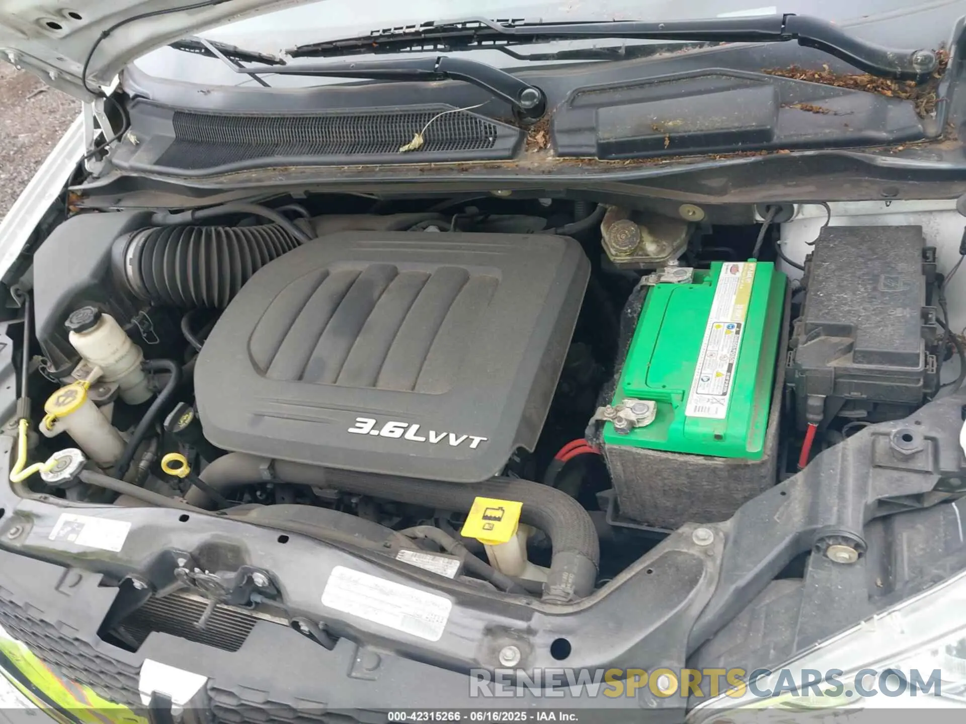 10 Photograph of a damaged car 2C4RDGCG7KR512733 DODGE GRAND CARAVAN 2019