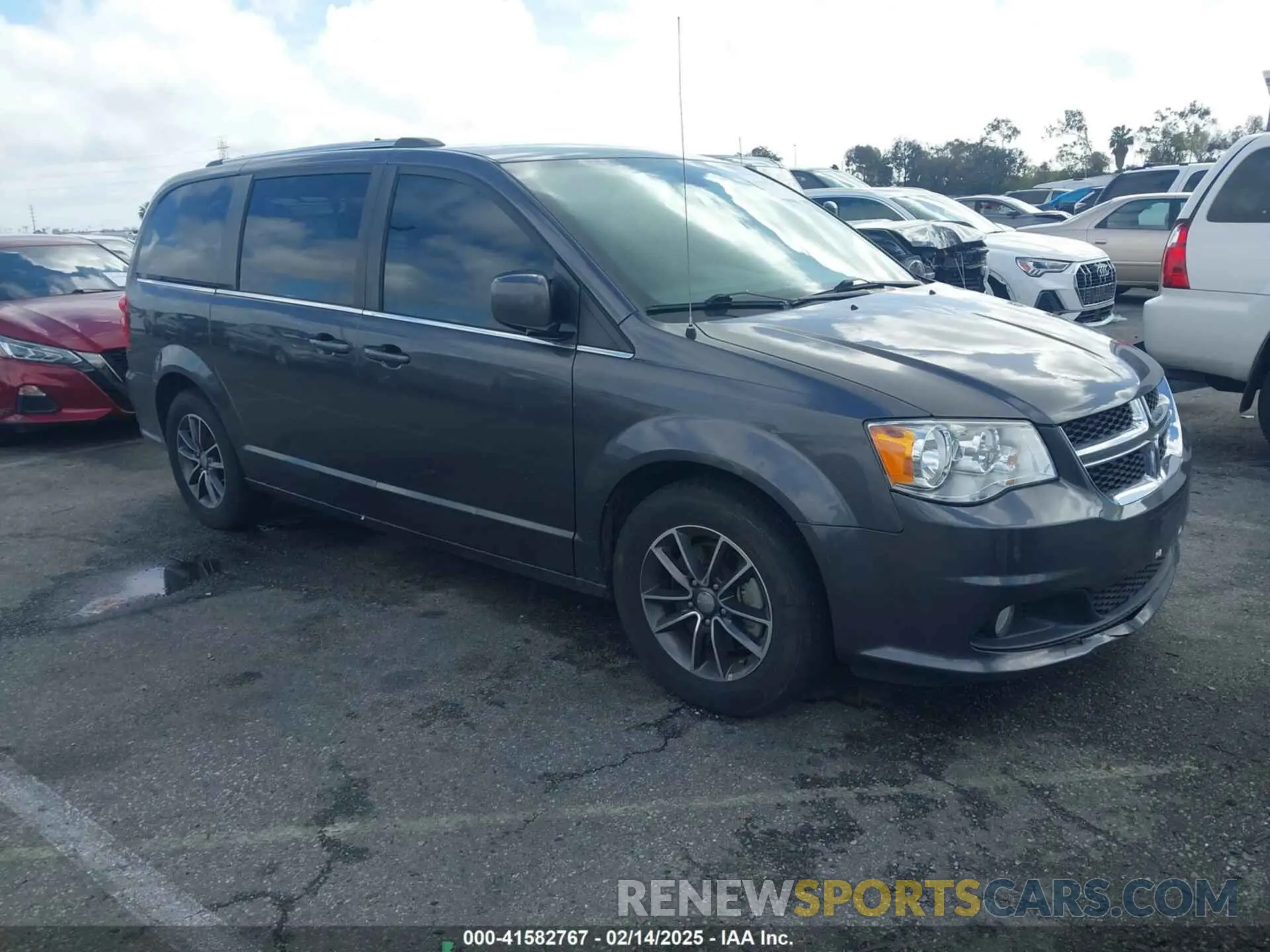 1 Фотография поврежденного автомобиля 2C4RDGCG7KR691775 DODGE GRAND CARAVAN 2019