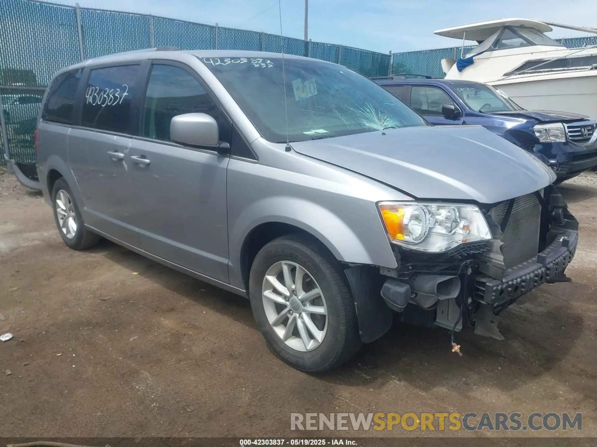 1 Photograph of a damaged car 2C4RDGCG7KR716495 DODGE GRAND CARAVAN 2019