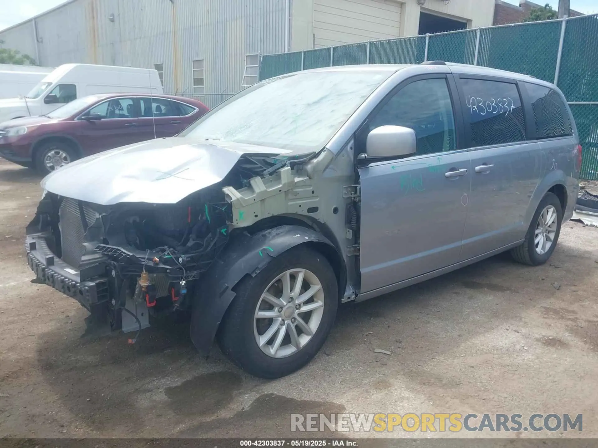 2 Photograph of a damaged car 2C4RDGCG7KR716495 DODGE GRAND CARAVAN 2019