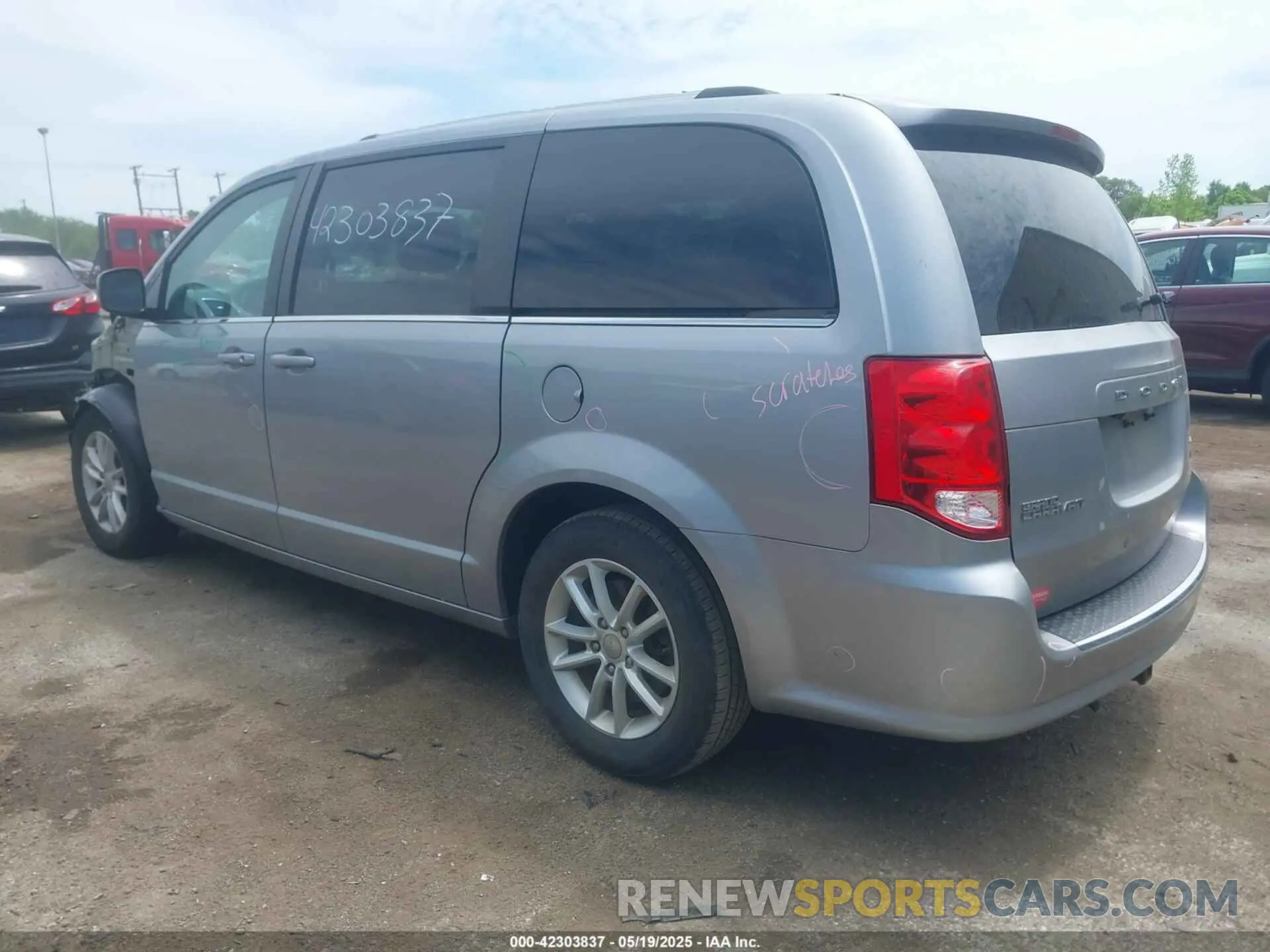 3 Photograph of a damaged car 2C4RDGCG7KR716495 DODGE GRAND CARAVAN 2019