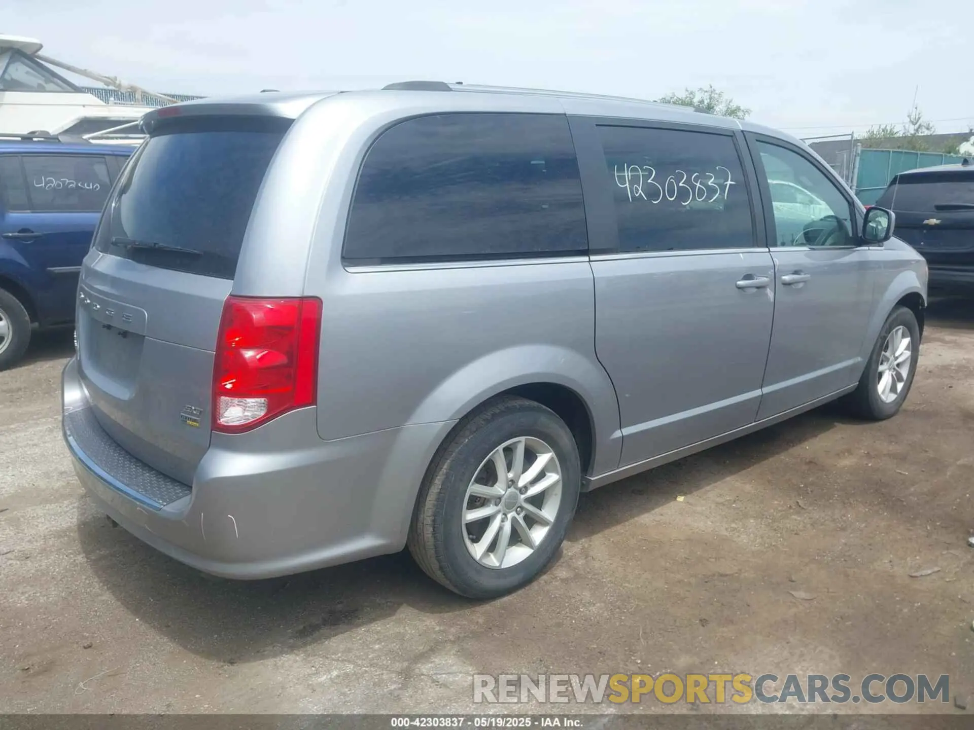 4 Photograph of a damaged car 2C4RDGCG7KR716495 DODGE GRAND CARAVAN 2019