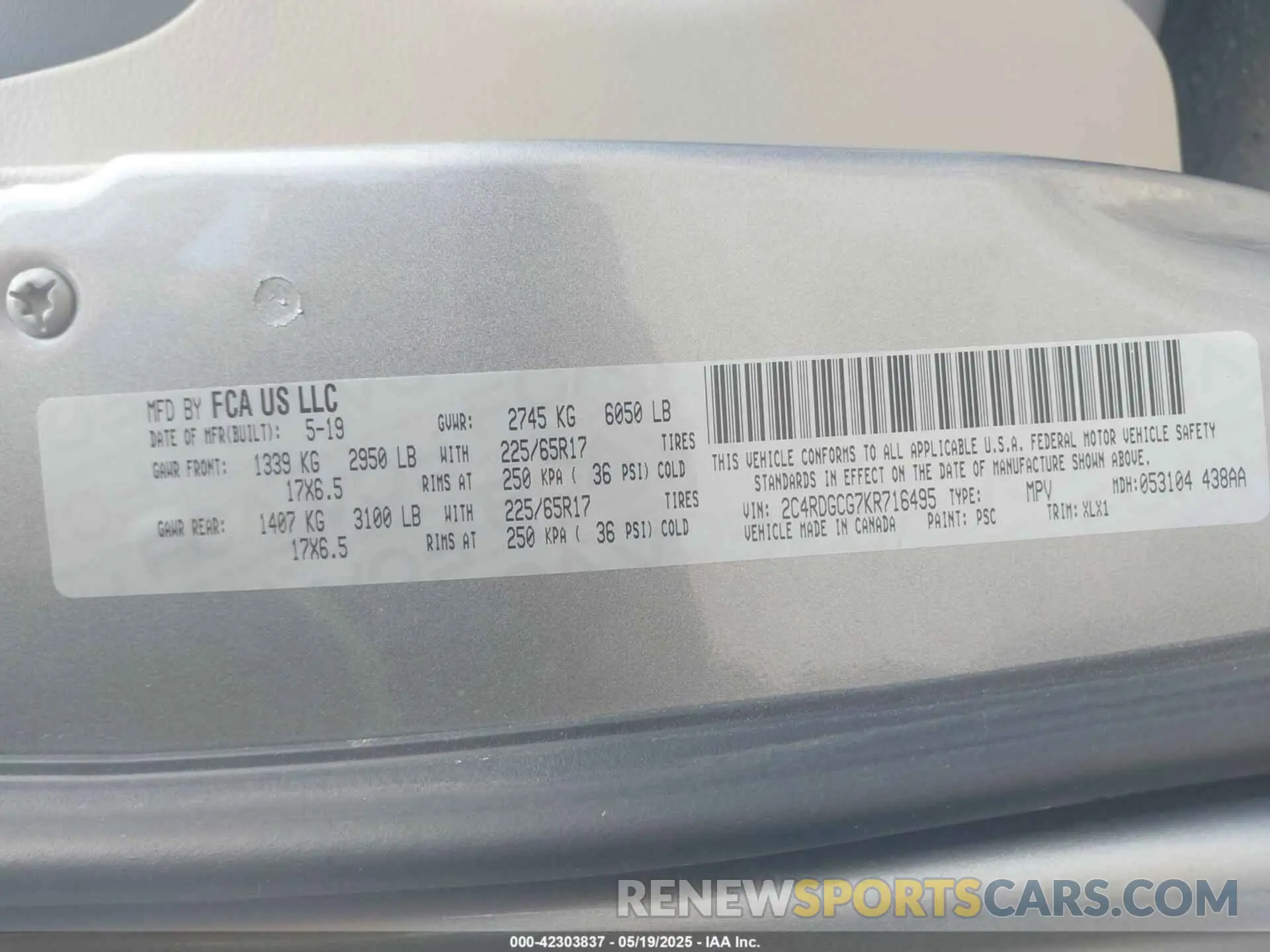 9 Photograph of a damaged car 2C4RDGCG7KR716495 DODGE GRAND CARAVAN 2019